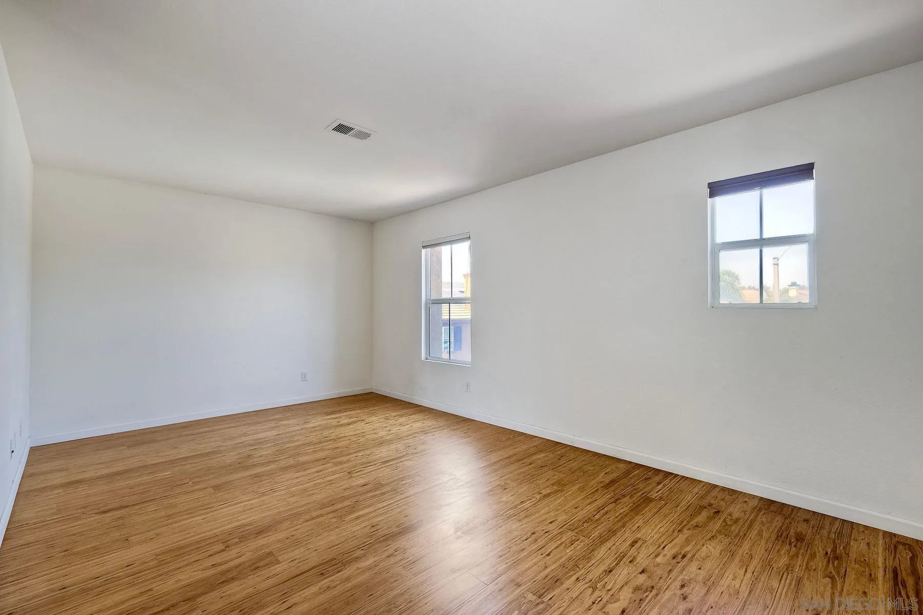 https://cdn.realtyfeed.com/cdn/127/250036045/0e5e94946a6162f67ddb69c34c78b706.webp
