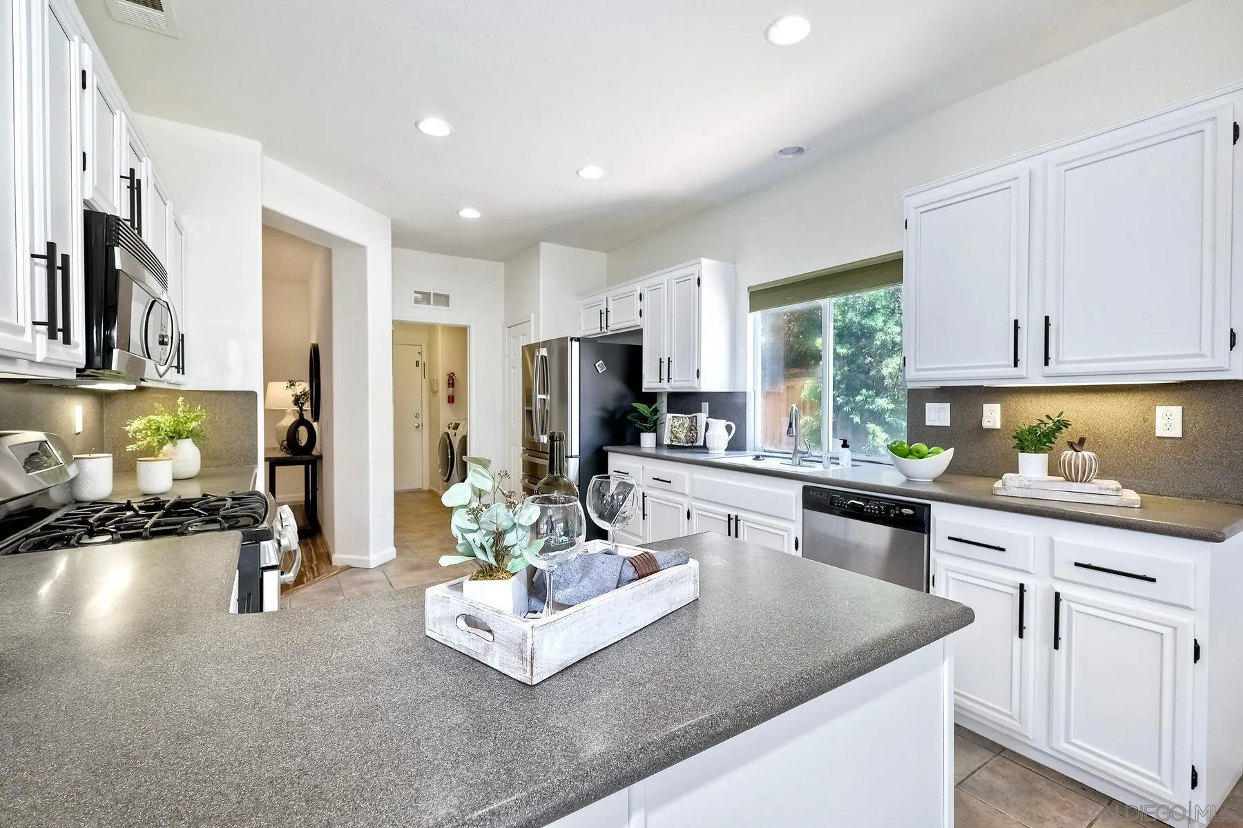 https://cdn.realtyfeed.com/cdn/127/250036045/17f0ebb4972cce68b676ee8d81d1046e.webp