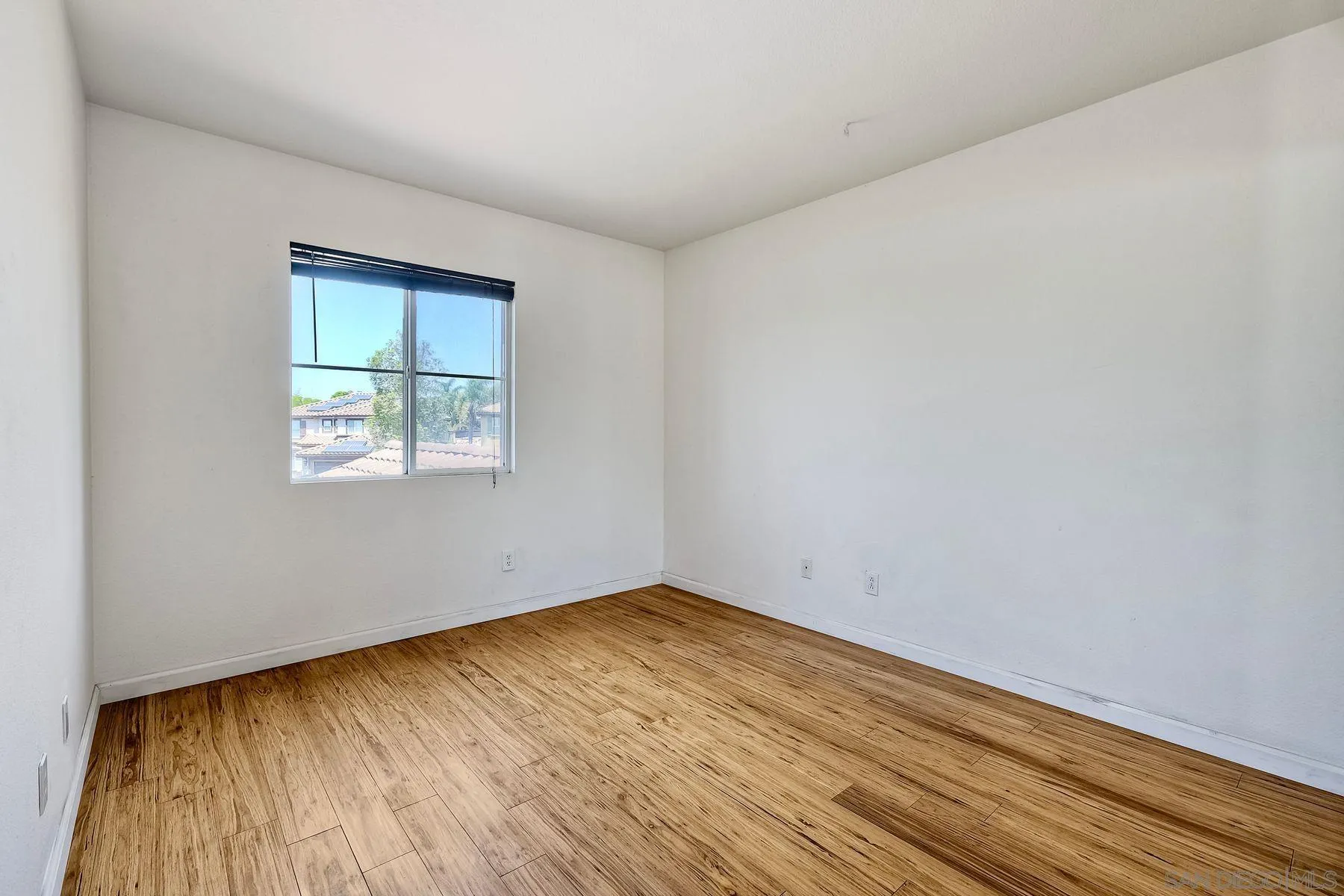 https://cdn.realtyfeed.com/cdn/127/250036045/4e6f4c86d8d05879c3a9d6c3baed5579.webp