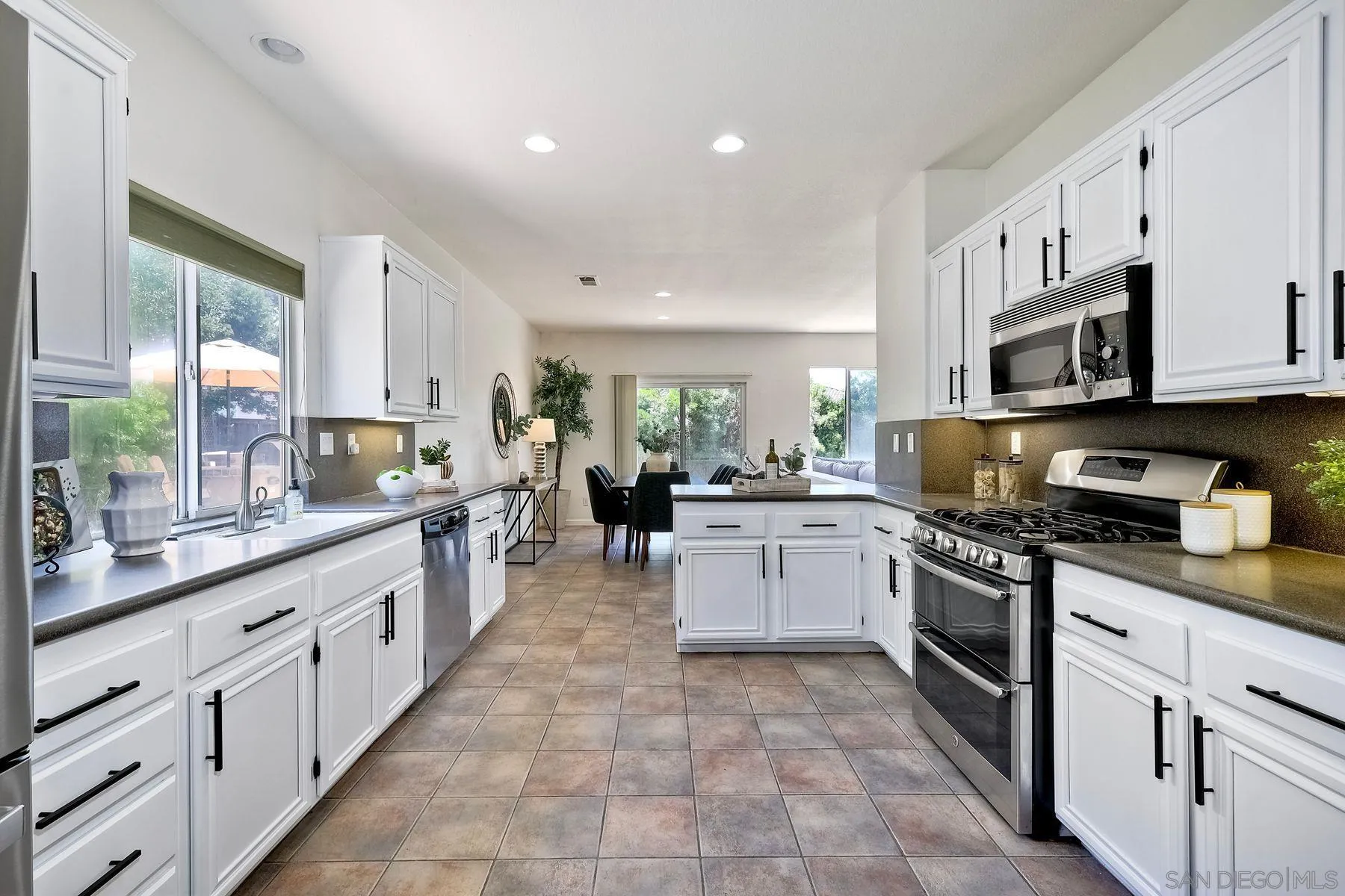 https://cdn.realtyfeed.com/cdn/127/250036045/864f93561ff5990f2da42ecdcc83d97f.webp