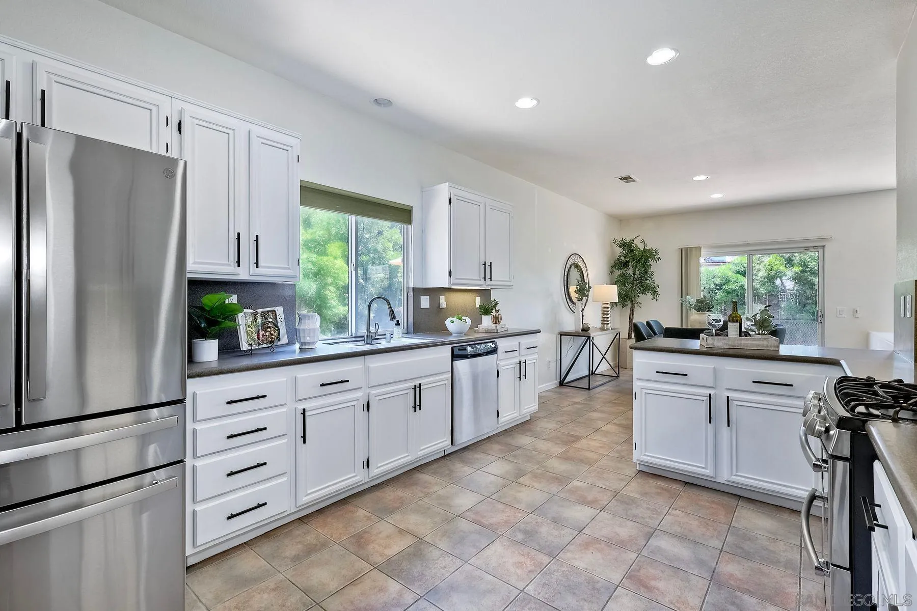 https://cdn.realtyfeed.com/cdn/127/250036045/f14c40b712e09a35aea75dbc016125cd.webp