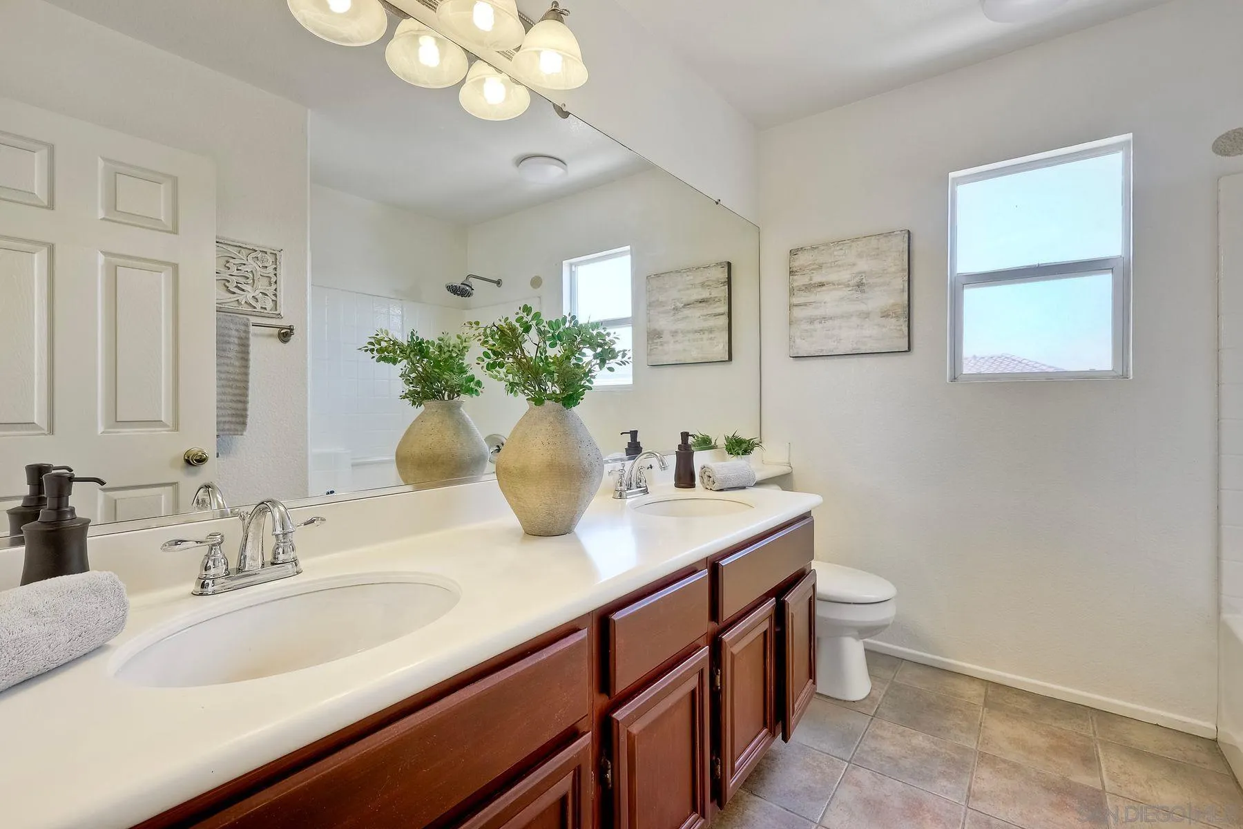 https://cdn.realtyfeed.com/cdn/127/250036045/f27beb232c6e8260c3afbefd25b9625b.webp