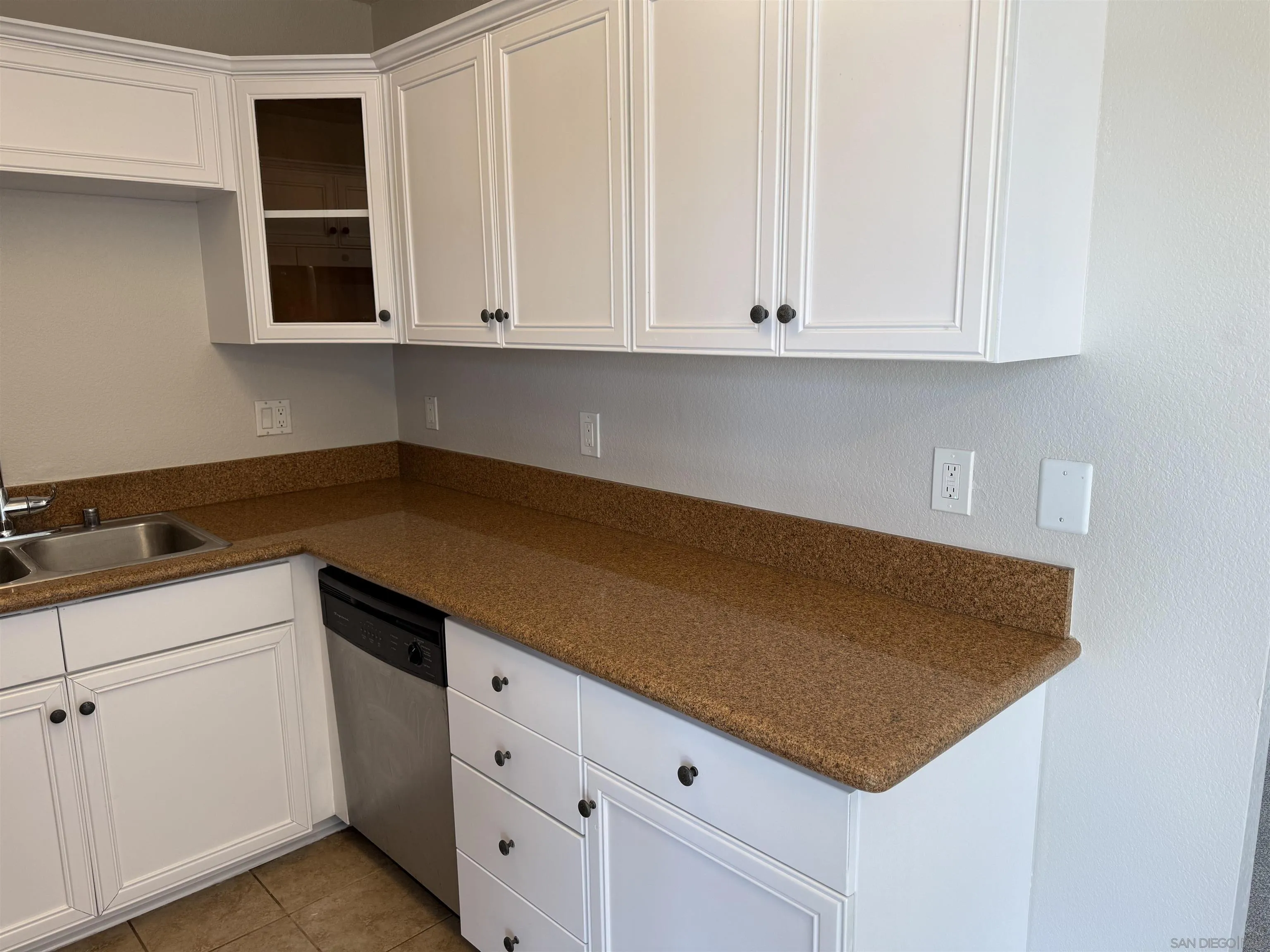 https://cdn.realtyfeed.com/cdn/127/250036061/02fa838b08e97c0125b71a7a221d7b3c.webp