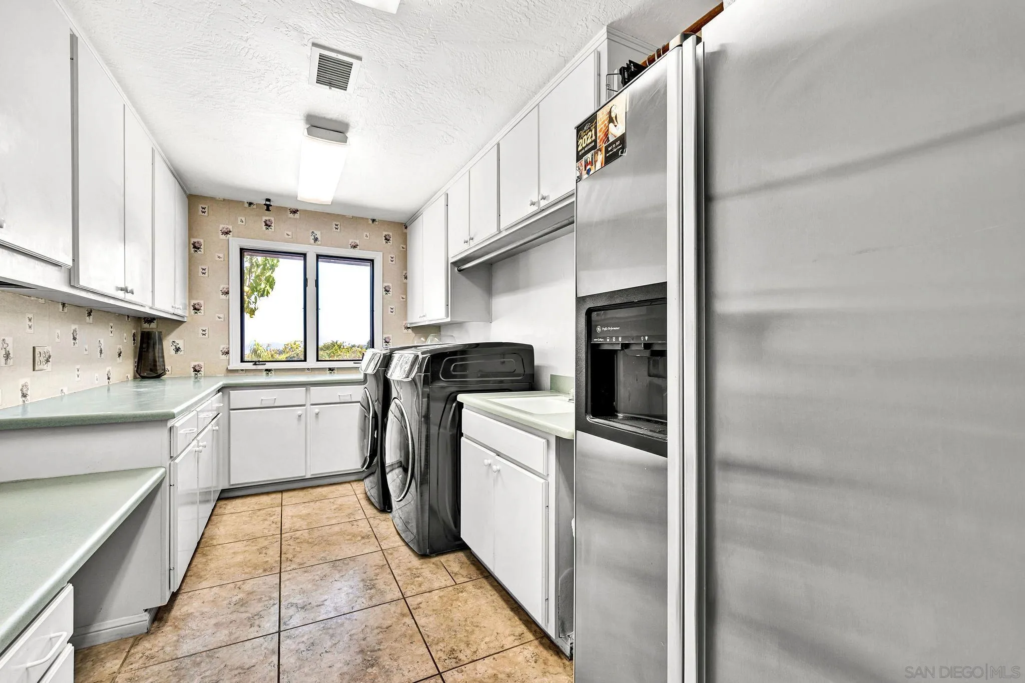 https://cdn.realtyfeed.com/cdn/127/250036064/05d4c3d542e7286be23dd4ba849891cf.webp
