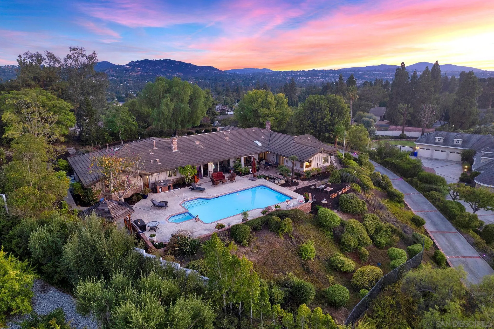 https://cdn.realtyfeed.com/cdn/127/250036064/202396d3283b82a6a524f8d64a5d8d09.webp