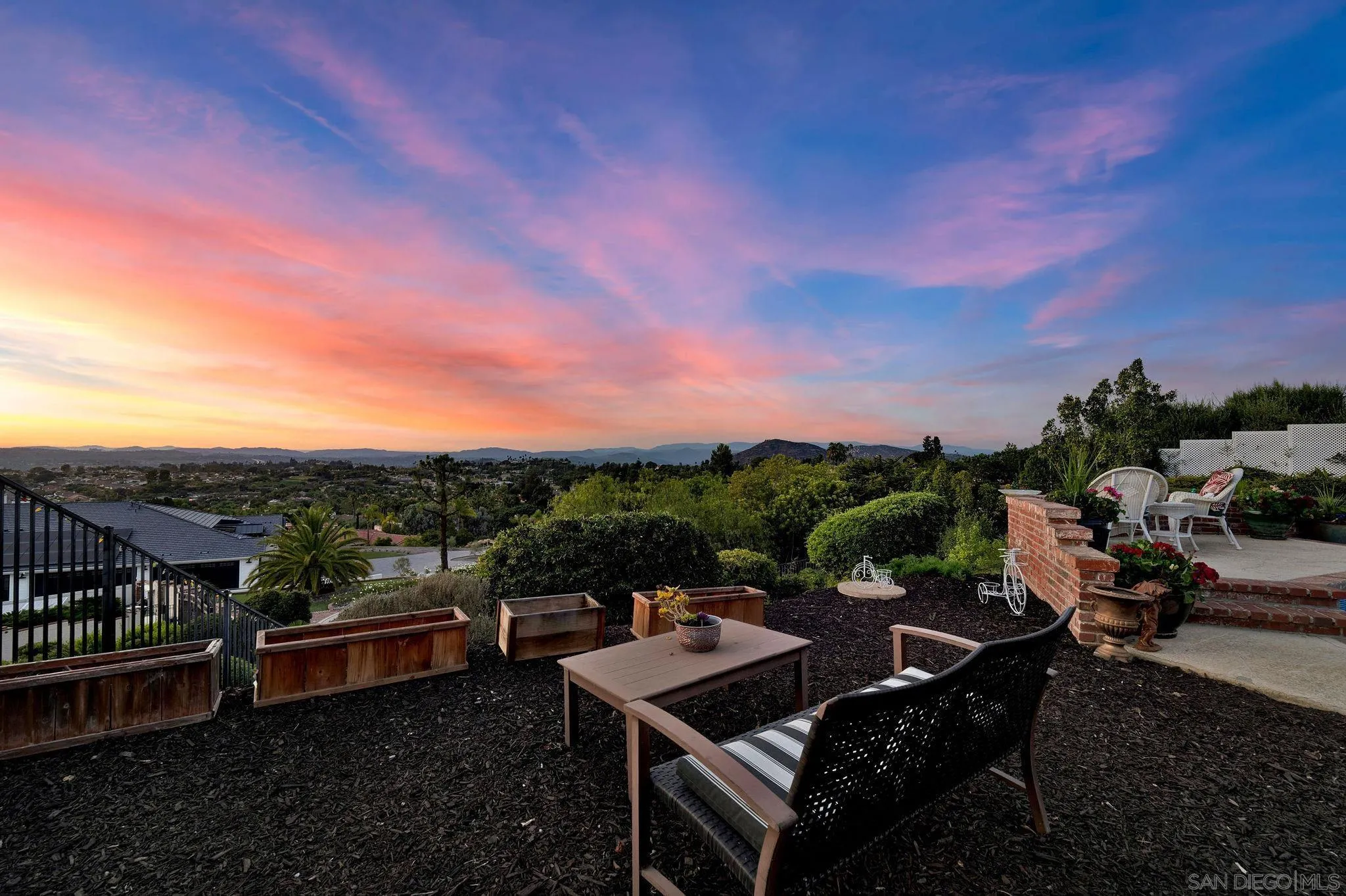 https://cdn.realtyfeed.com/cdn/127/250036064/39f02b08014476886262979a5d7a0ec0.webp