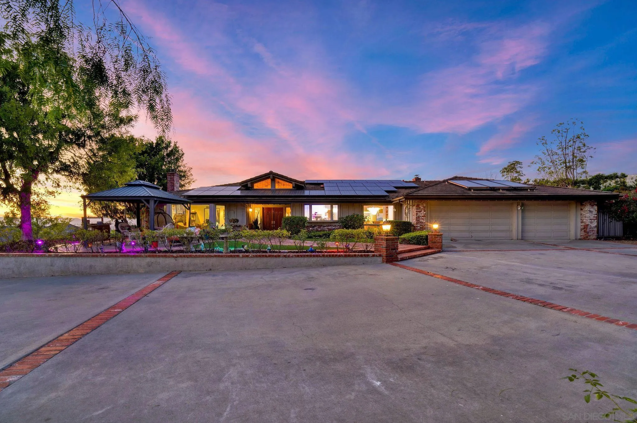 https://cdn.realtyfeed.com/cdn/127/250036064/6ef710b45339e84a7962f734975ce590.webp