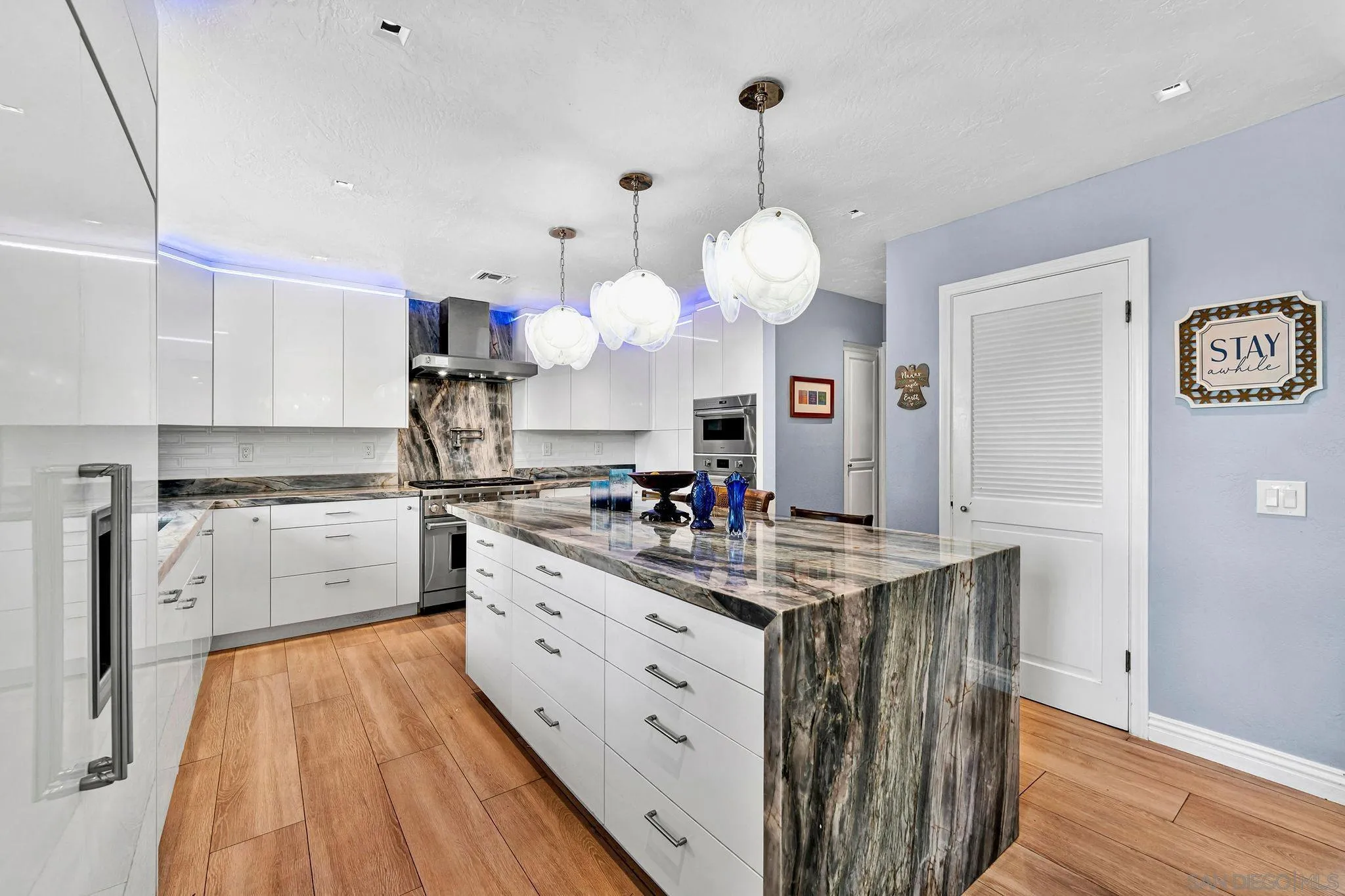 https://cdn.realtyfeed.com/cdn/127/250036064/d4cee80f9b65220004ec201815916c45.webp