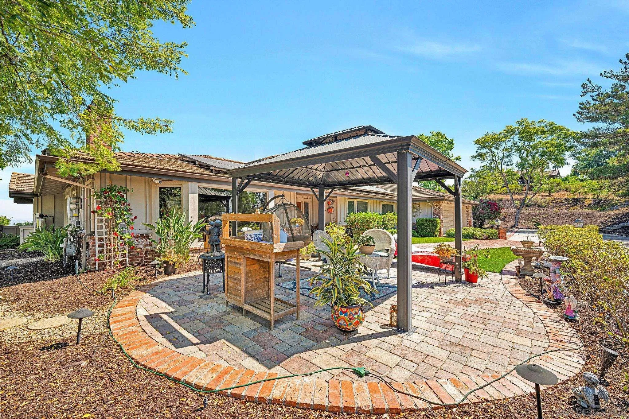 https://cdn.realtyfeed.com/cdn/127/250036064/e7578d41bb7d82efc6a218a7df680f57.webp