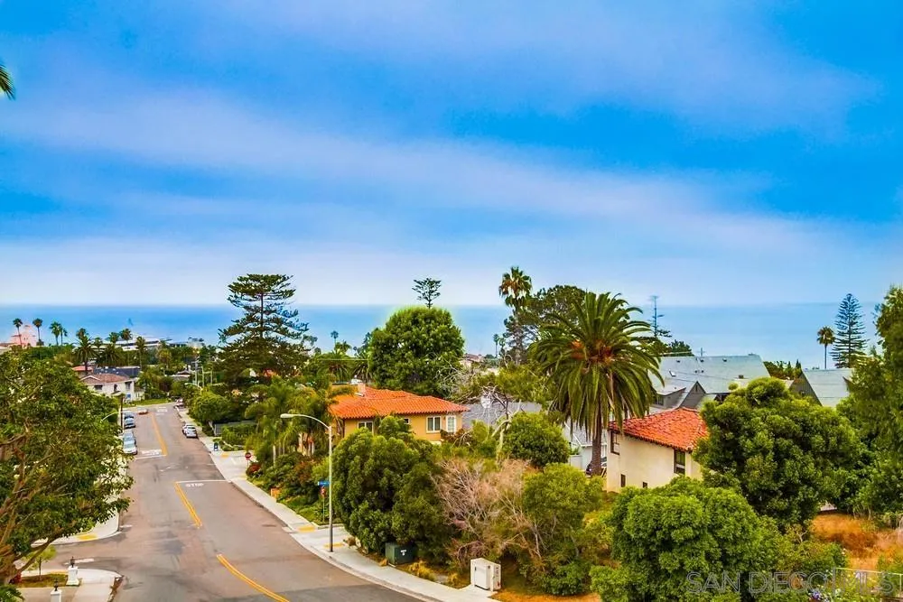https://cdn.realtyfeed.com/cdn/127/250036069/312c50fa3d053e90cb44076739e5844d.webp