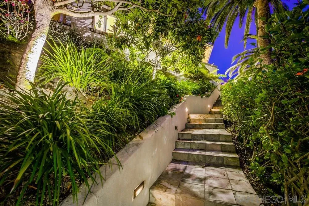 https://cdn.realtyfeed.com/cdn/127/250036069/a832c206acd29f5f4c56ef63f7e84319.webp