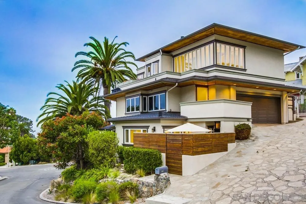 https://cdn.realtyfeed.com/cdn/127/250036069/ec4d6d5bdf6a0ac71ece9e23cee04805.webp
