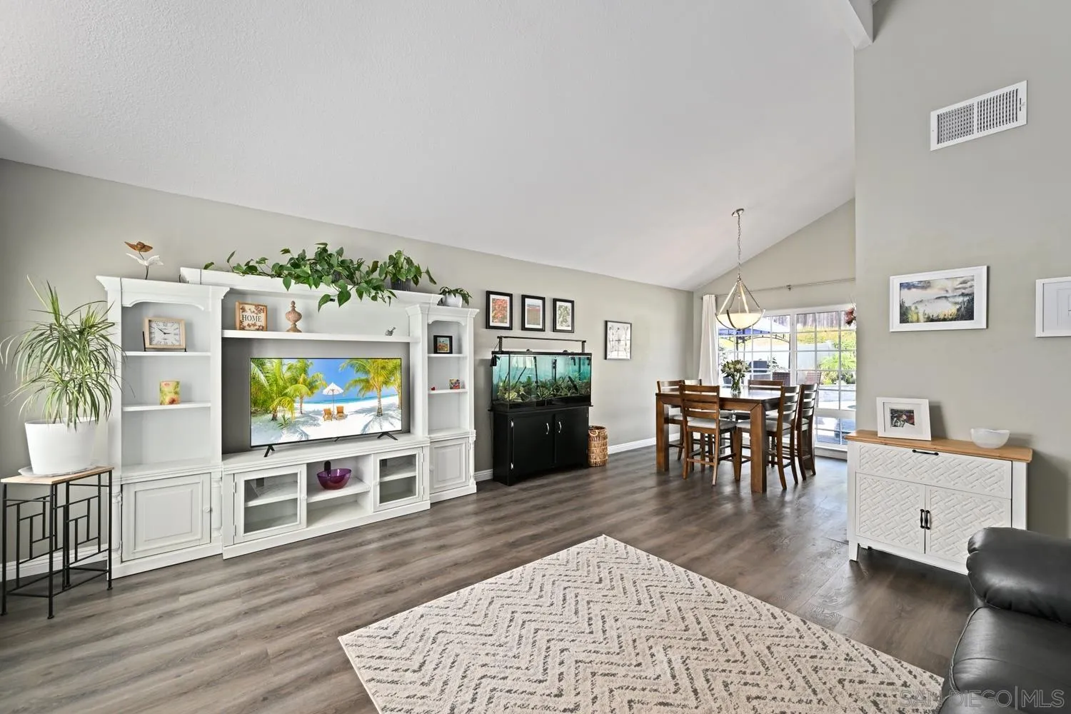 https://cdn.realtyfeed.com/cdn/127/250036074/85bbcb30e836b479fcc51945b8ebed1a.webp
