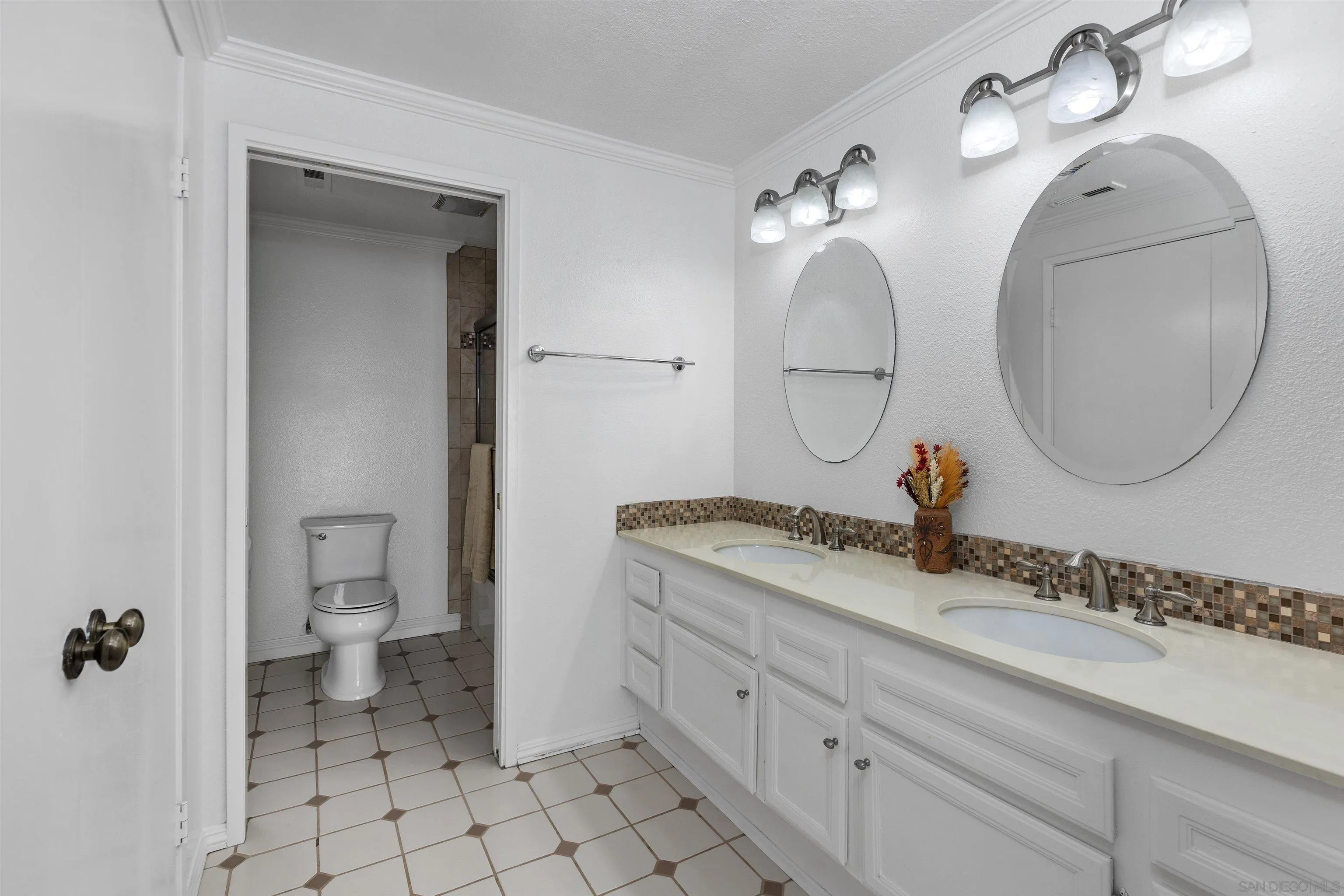 https://cdn.realtyfeed.com/cdn/127/250036080/4564de9cacdc66bb7a6b4595683effe9.webp