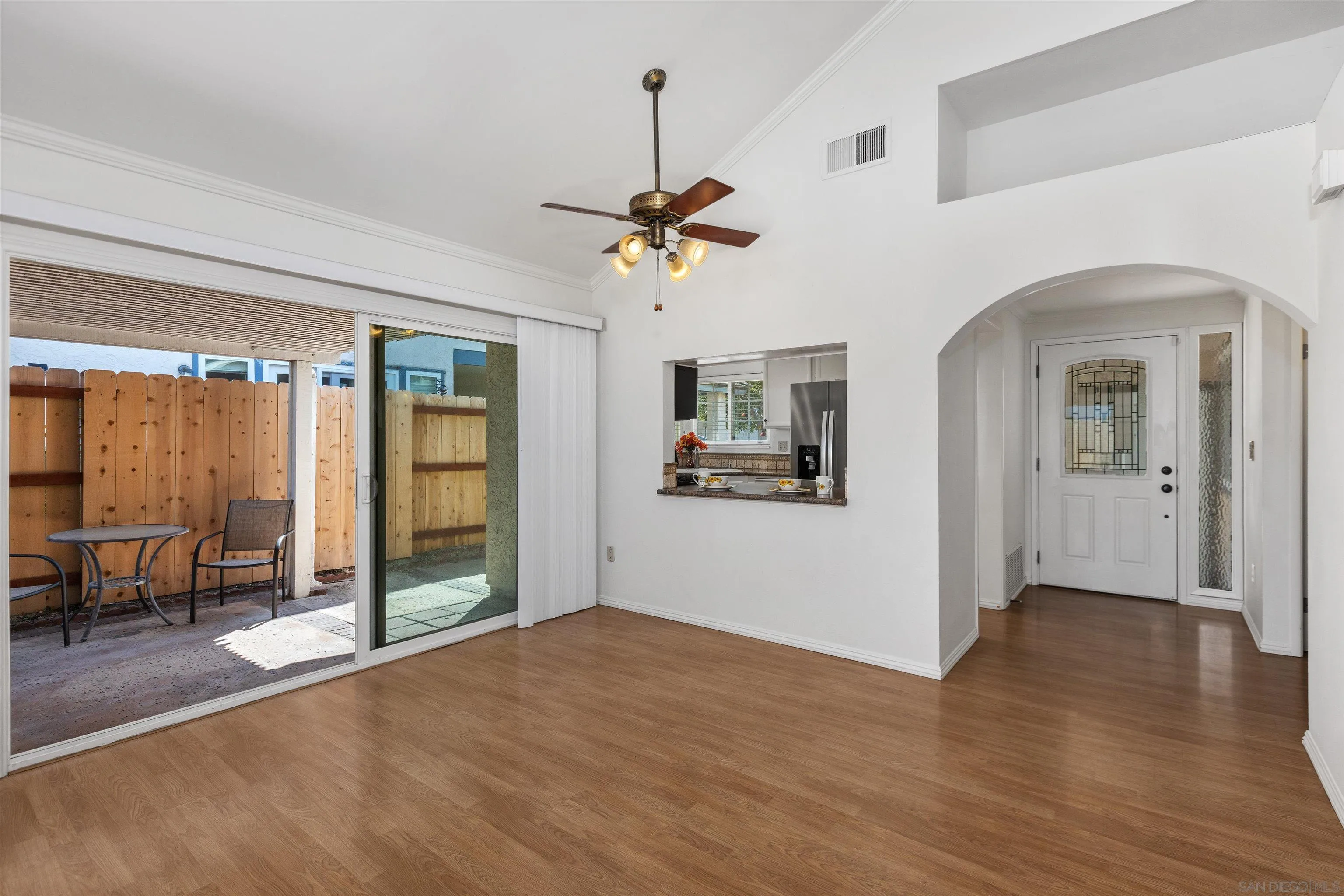 https://cdn.realtyfeed.com/cdn/127/250036080/6fe49d10d6d8dfbd8eb4b125fb80267c.webp