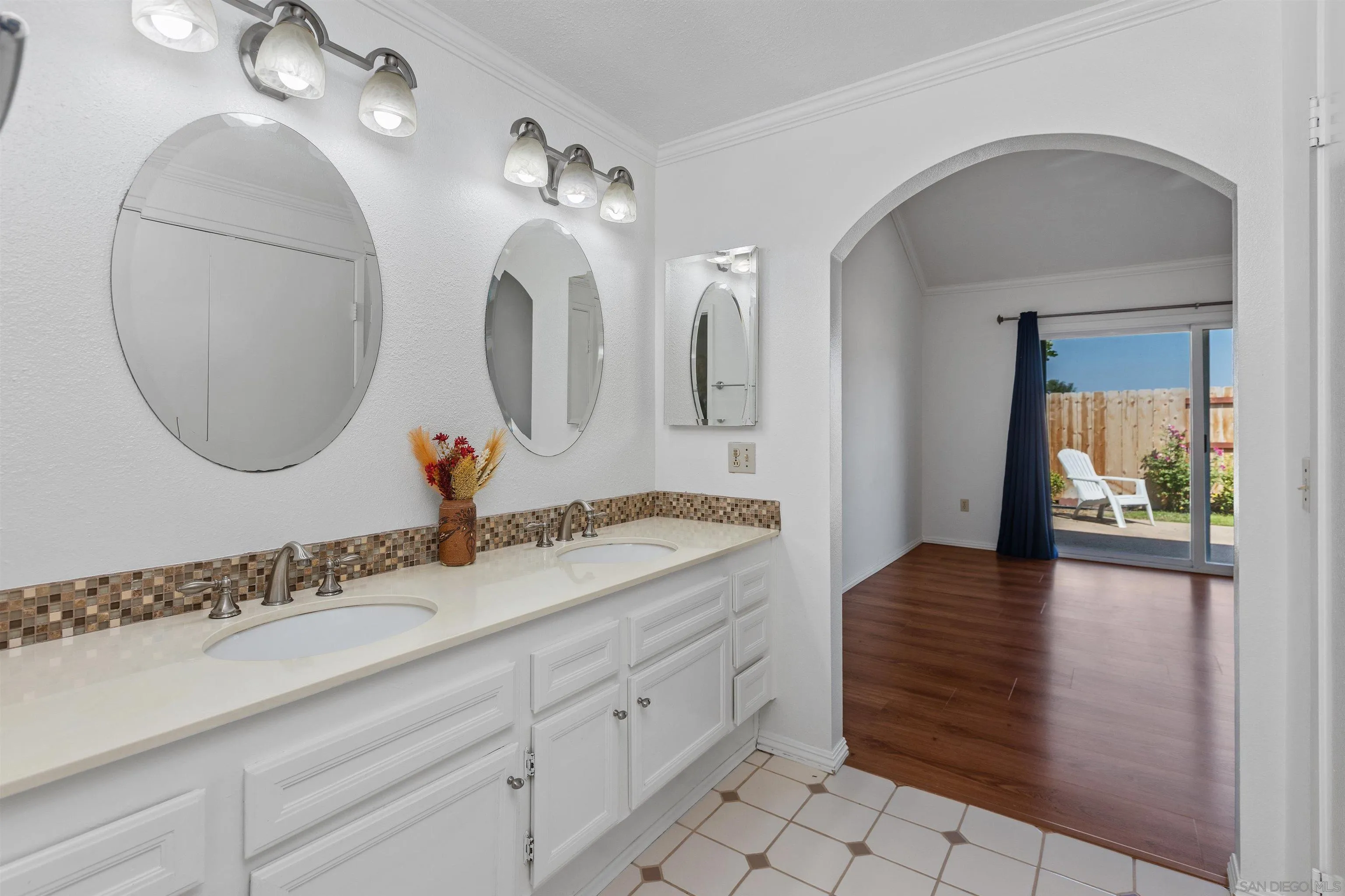 https://cdn.realtyfeed.com/cdn/127/250036080/757d1d20f56a2e5e491255caf3f8b625.webp