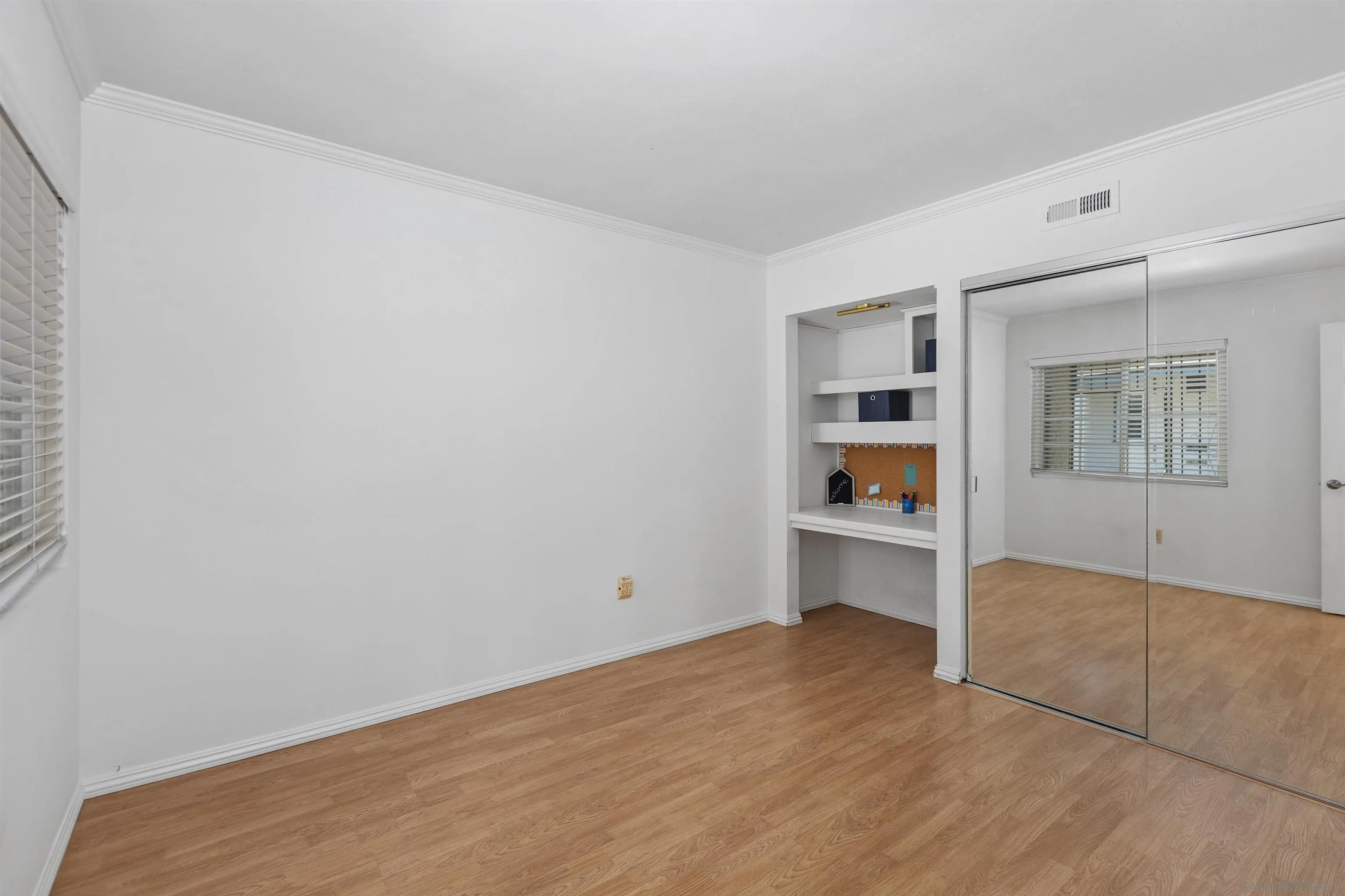 https://cdn.realtyfeed.com/cdn/127/250036080/b46c0318edffefec4be926c34ec6b0ee.webp