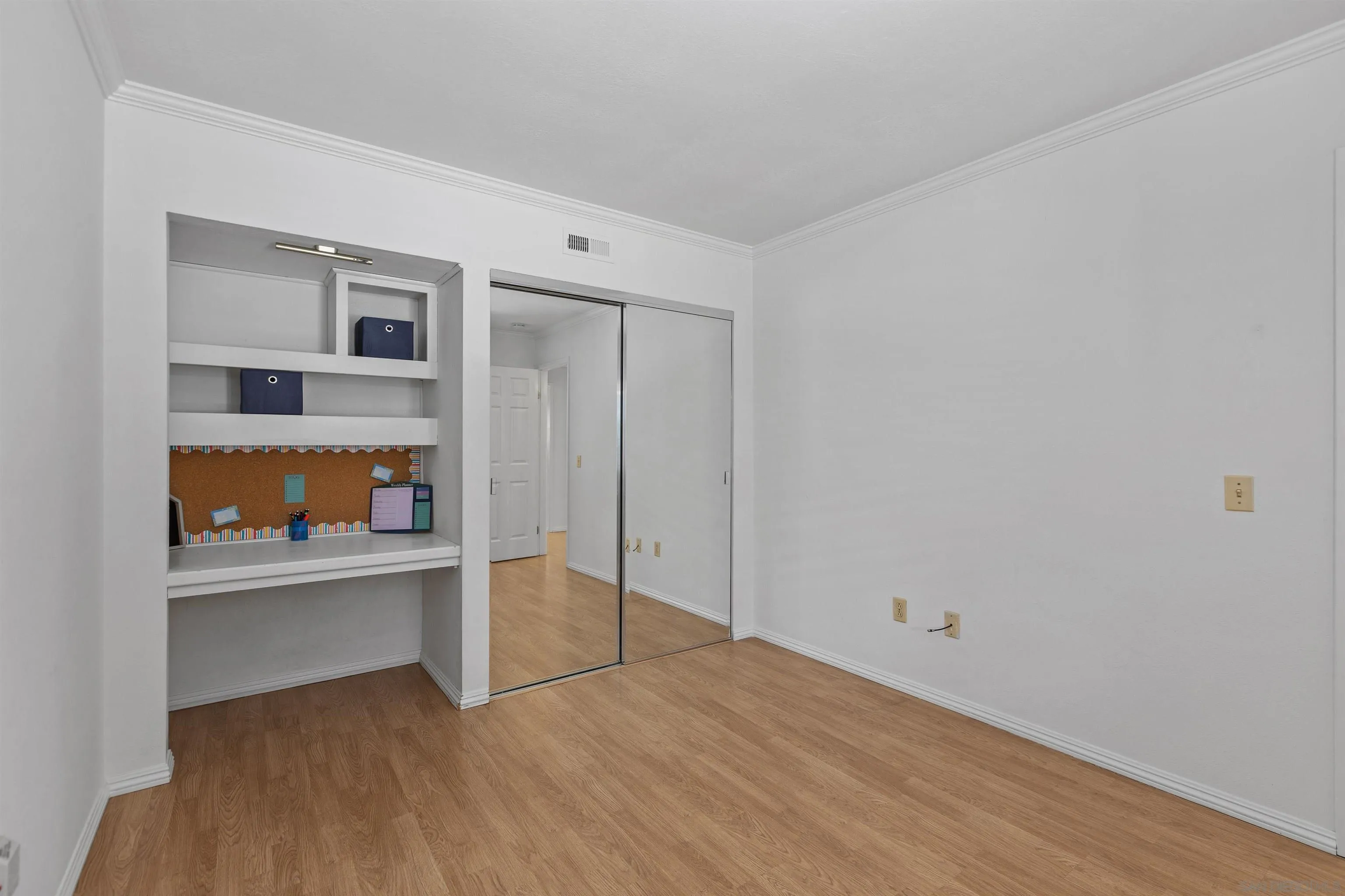 https://cdn.realtyfeed.com/cdn/127/250036080/c0f1be9ef0425cf66cecd08821866378.webp