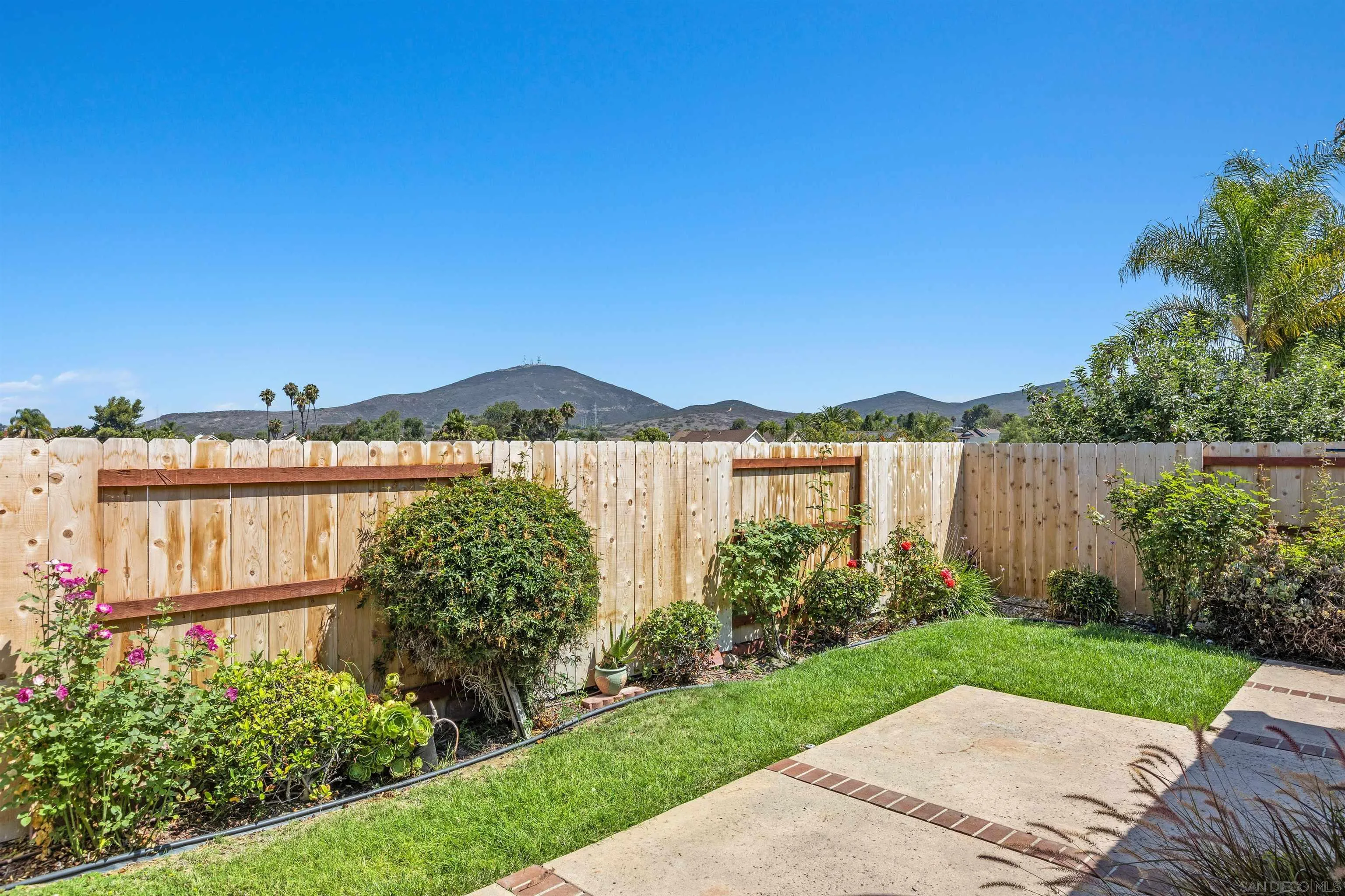 https://cdn.realtyfeed.com/cdn/127/250036080/c1eeeb202133de28718fd1febff299d9.webp