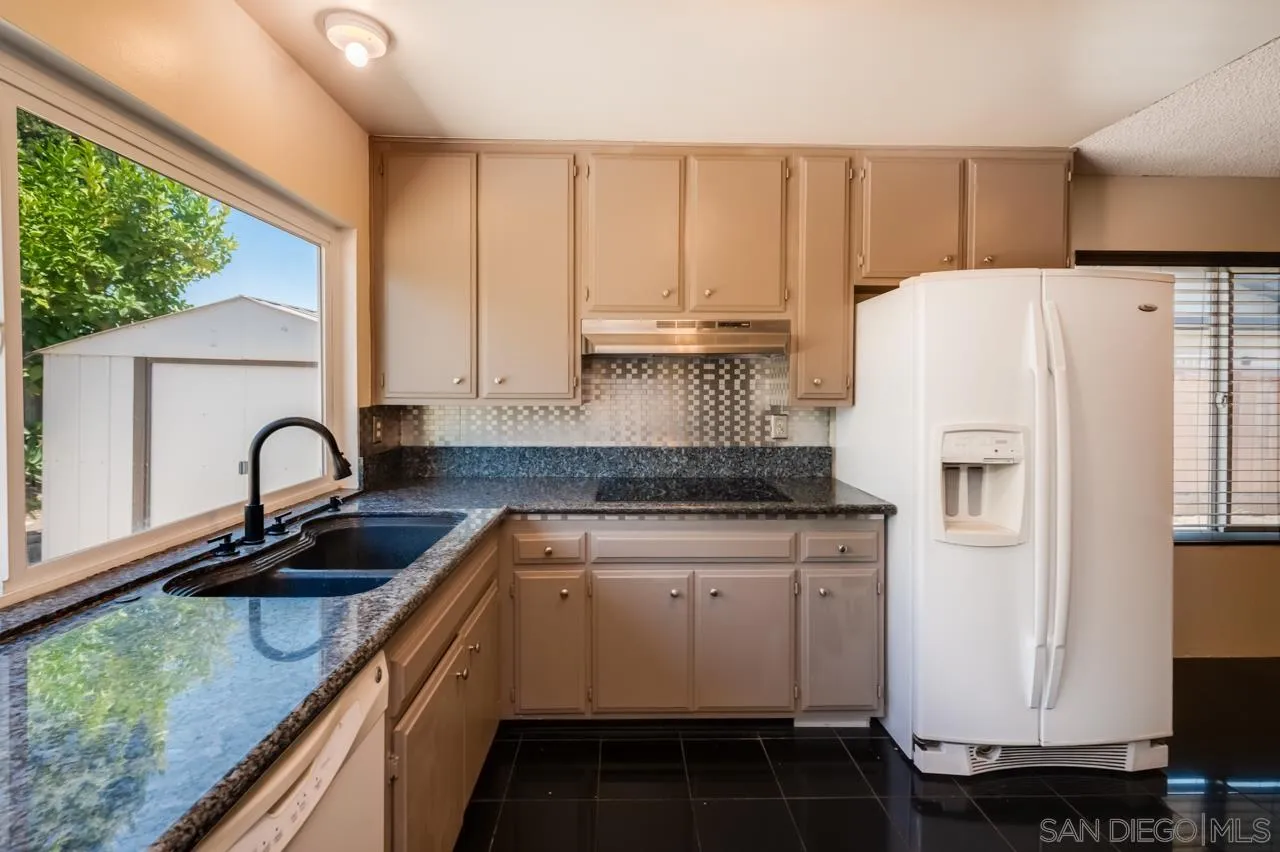 https://cdn.realtyfeed.com/cdn/127/250036083/42fa638d17b014d85985a3b2ff105ede.webp