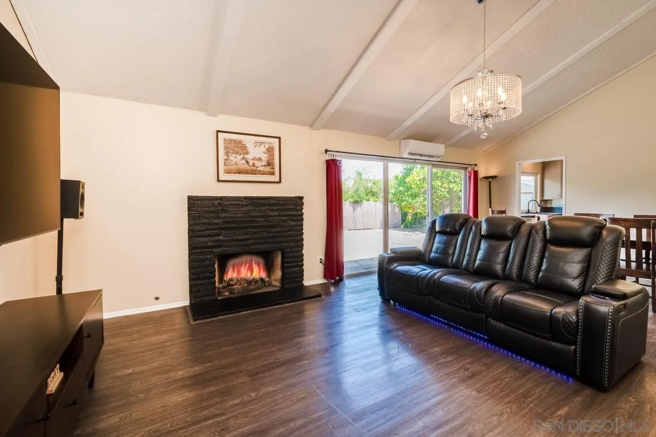 https://cdn.realtyfeed.com/cdn/127/250036083/49f2f3d68e7c8776e9baef252ae93868.webp