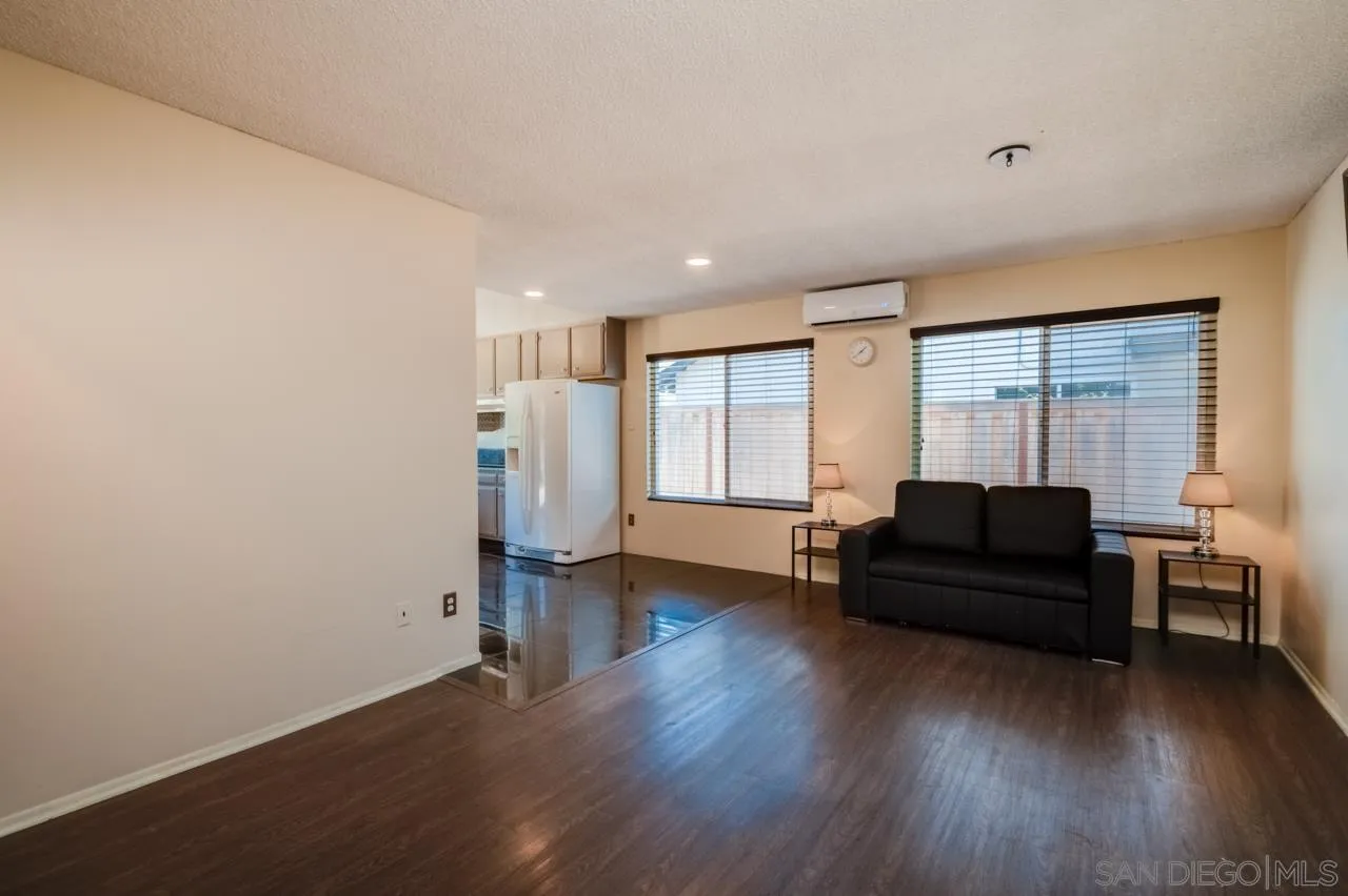 https://cdn.realtyfeed.com/cdn/127/250036083/5d30d45b661bc874a9e3d980818a295e.webp