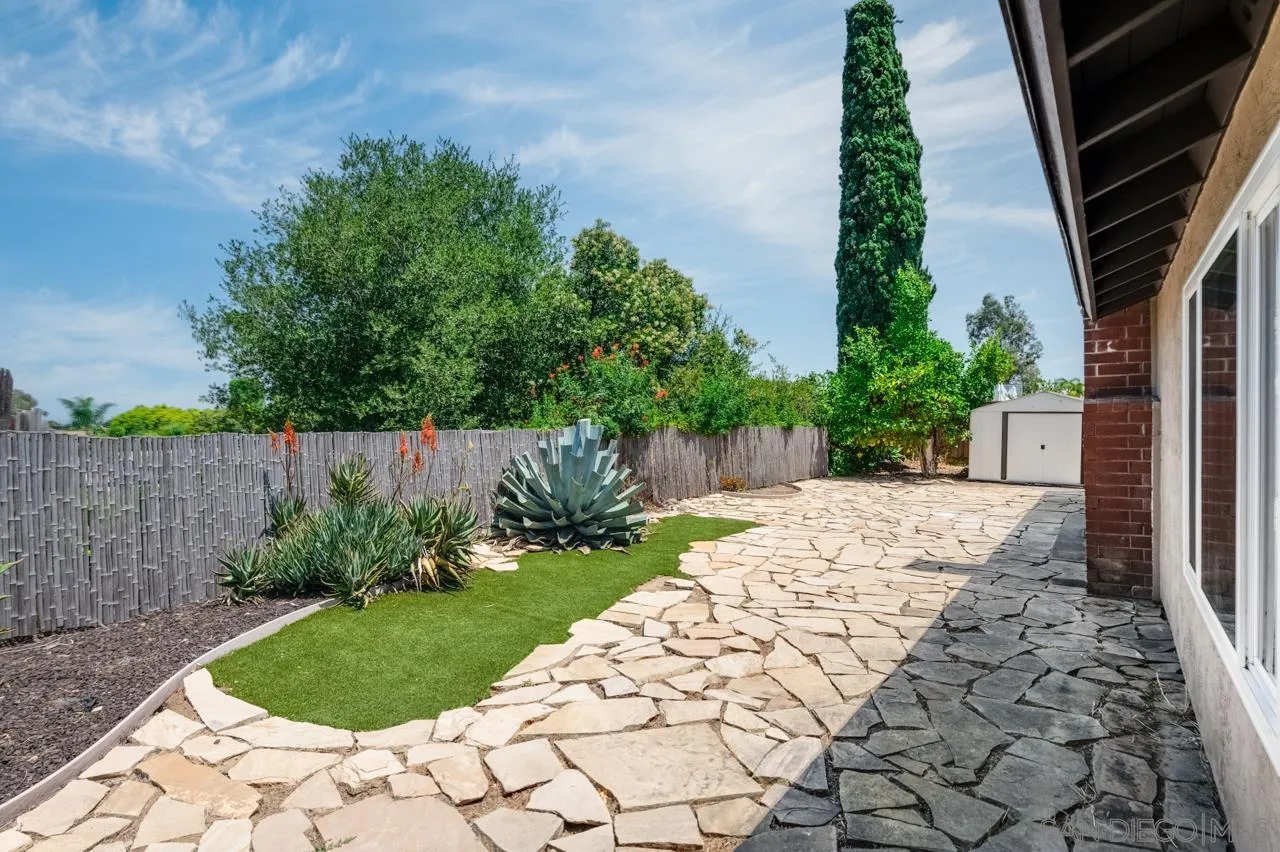 https://cdn.realtyfeed.com/cdn/127/250036083/75fbe6e75bd744f4703234b8c598d610.webp