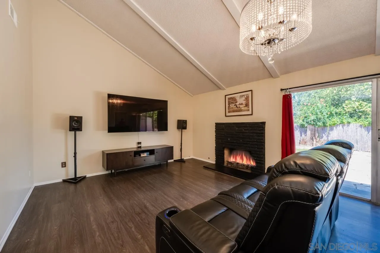 https://cdn.realtyfeed.com/cdn/127/250036083/efede42256e5060b7c55fa1fff11ff3e.webp