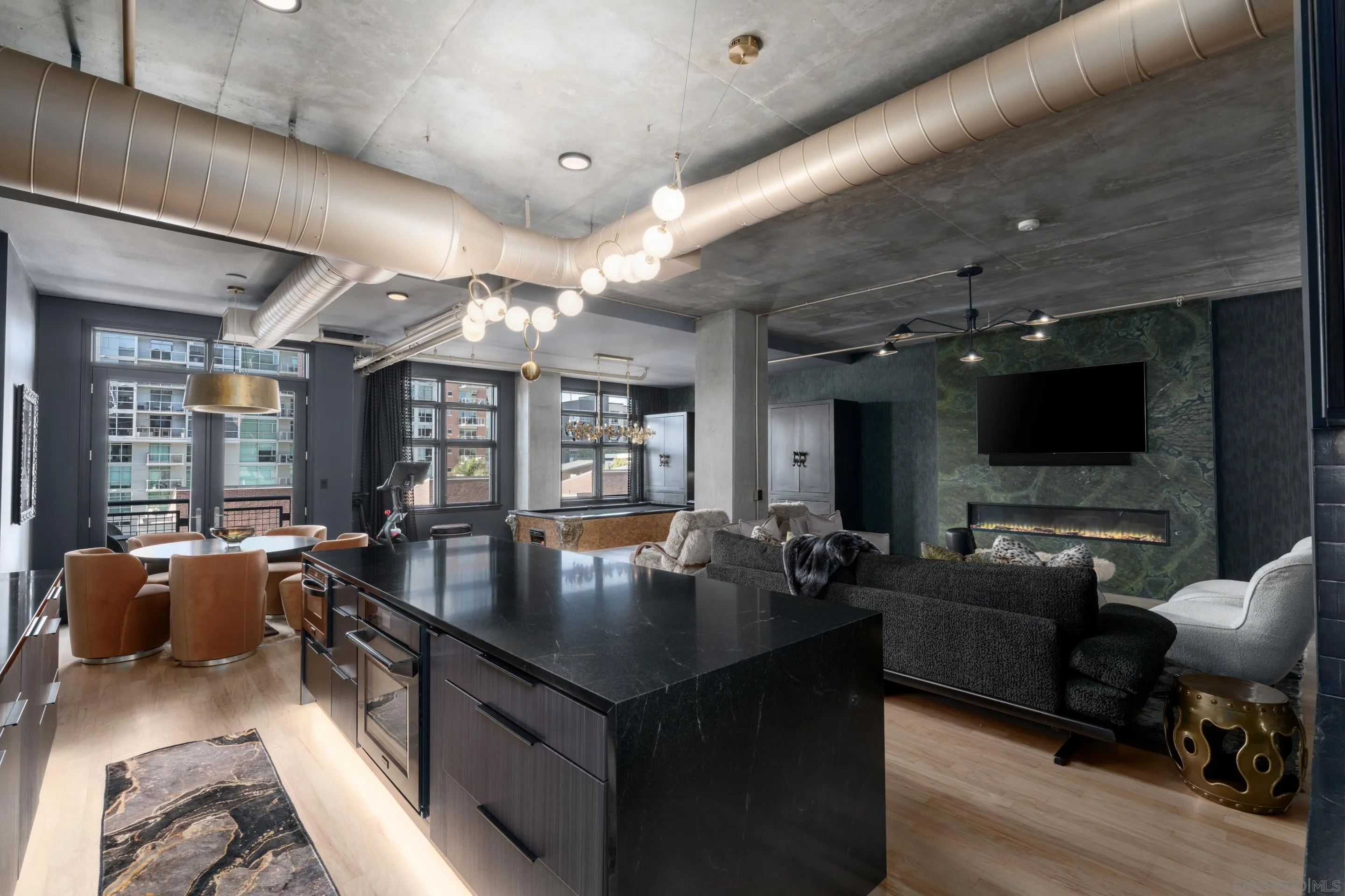 https://cdn.realtyfeed.com/cdn/127/250036086/d6adb5c4ee8d9733c875b541364080ab.webp
