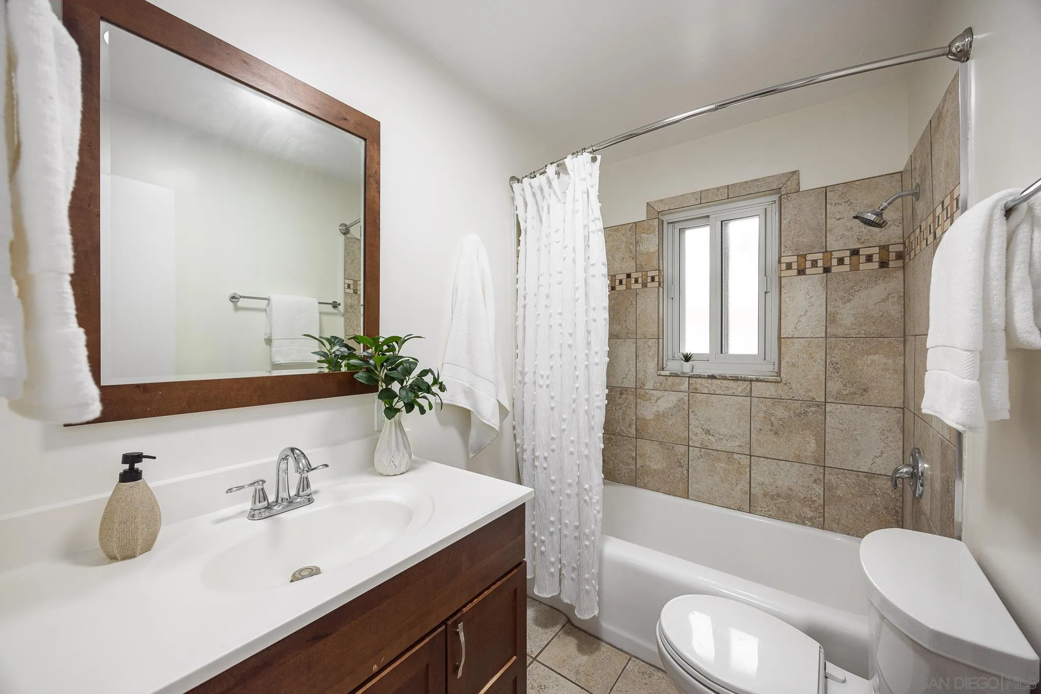 https://cdn.realtyfeed.com/cdn/127/250036092/9b6e6cb3d376316d071687c141876563.webp