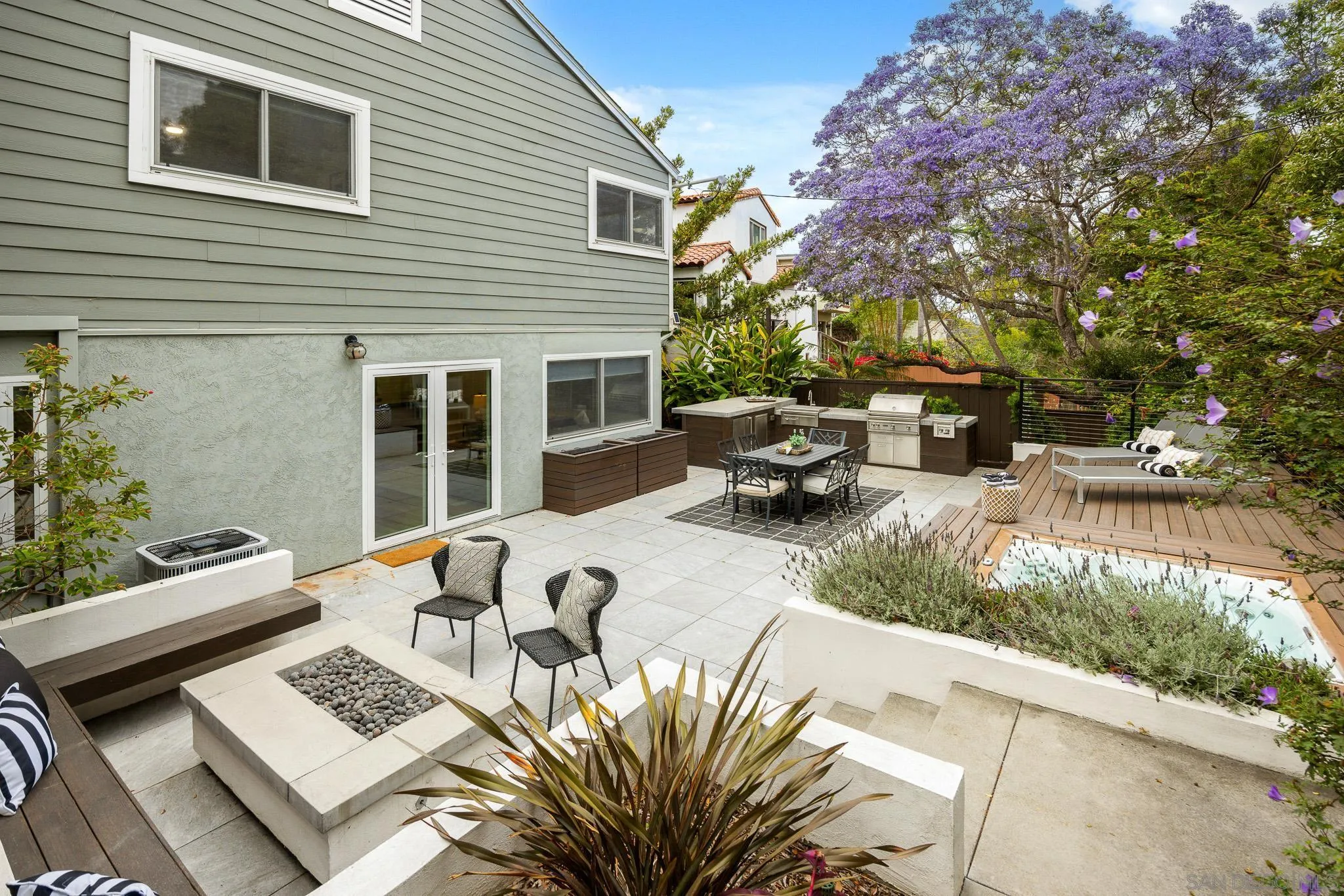 https://cdn.realtyfeed.com/cdn/127/250036092/cde0b2dd32813a86a17f9100cfe31484.webp
