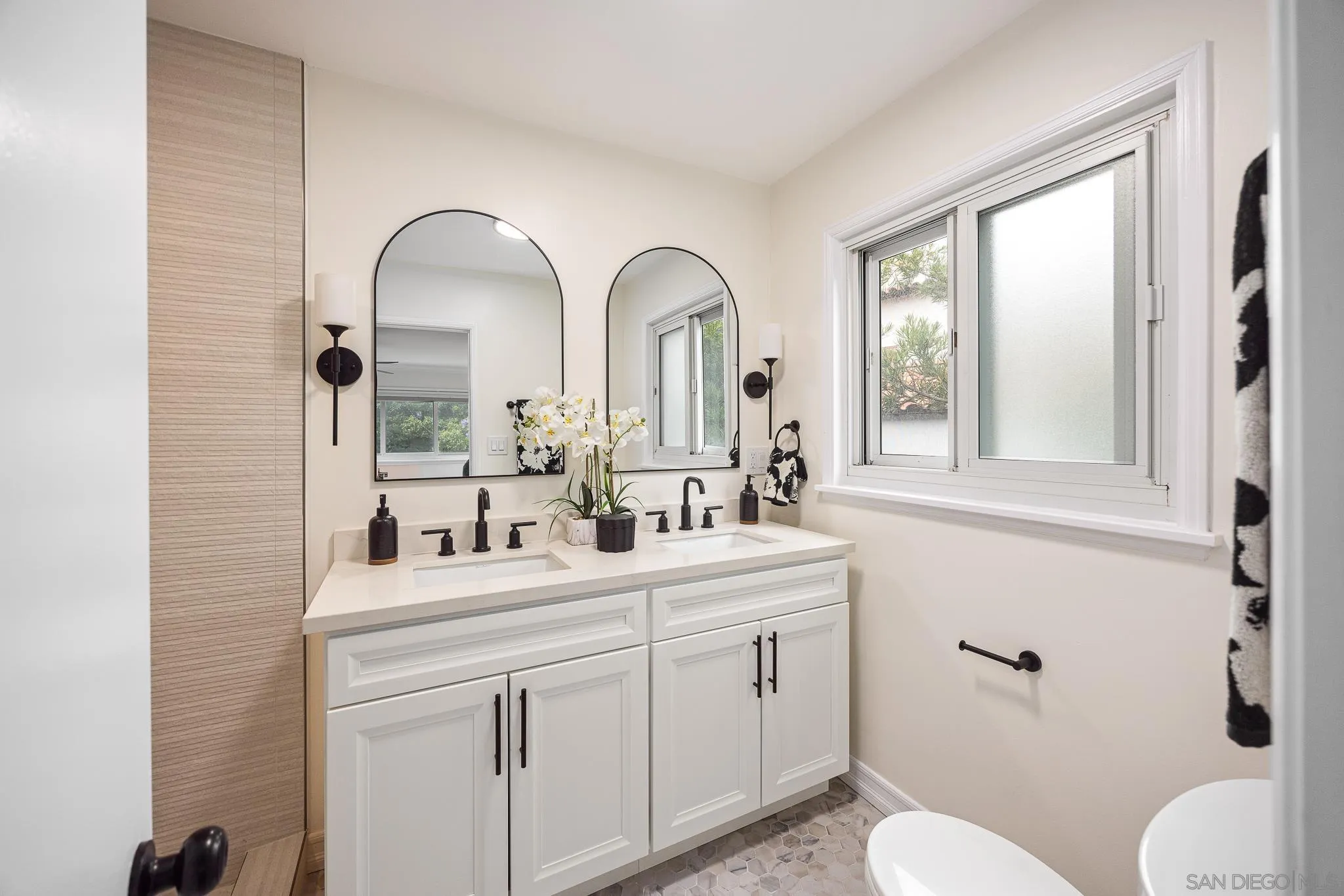 https://cdn.realtyfeed.com/cdn/127/250036092/d6640e2d3f0ed6ba9aba1a9d5a006bbf.webp