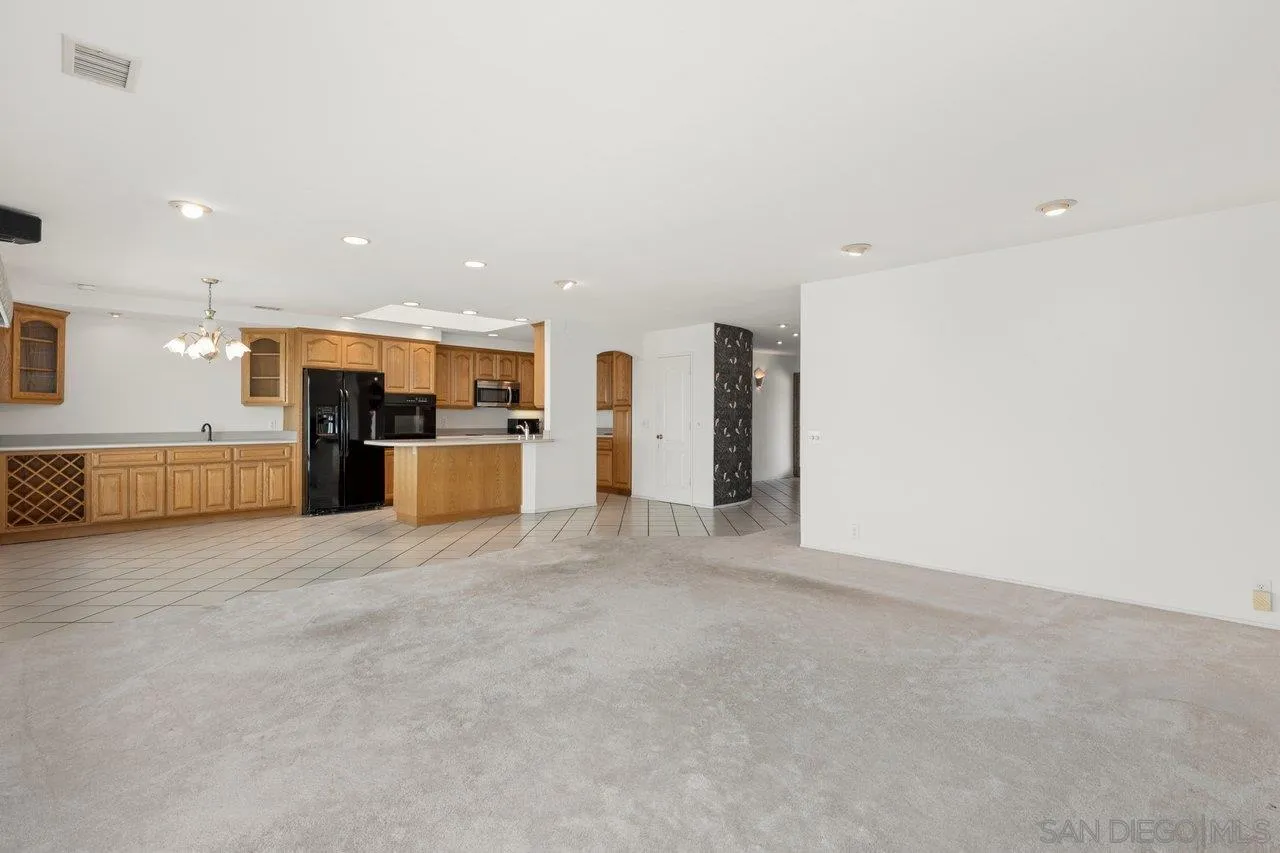 https://cdn.realtyfeed.com/cdn/127/250036095/db20732f0abb10f9d09e20cfbb512947.webp