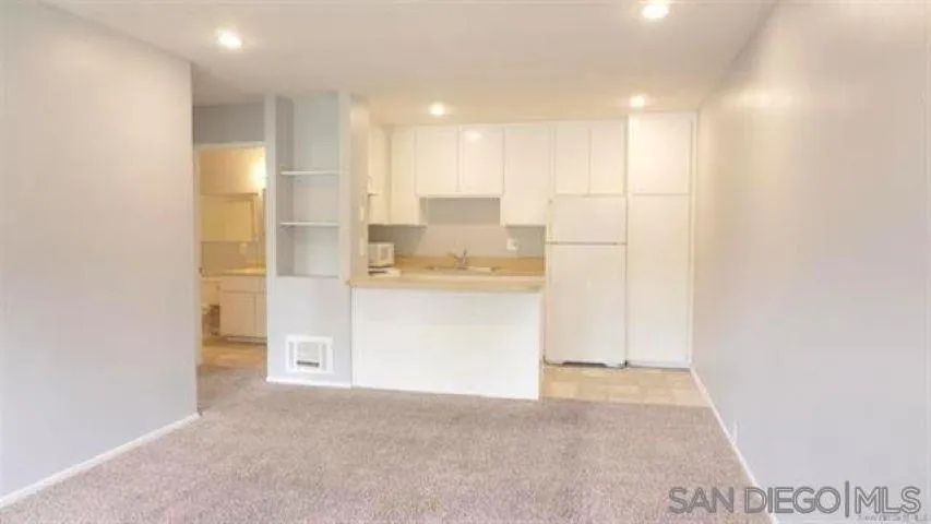 Photo #4: 250036100 Listing 