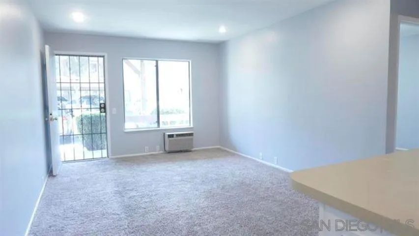Photo #5: 250036100 Listing 
