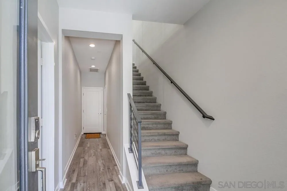 Photo #5: 250036101 Listing 