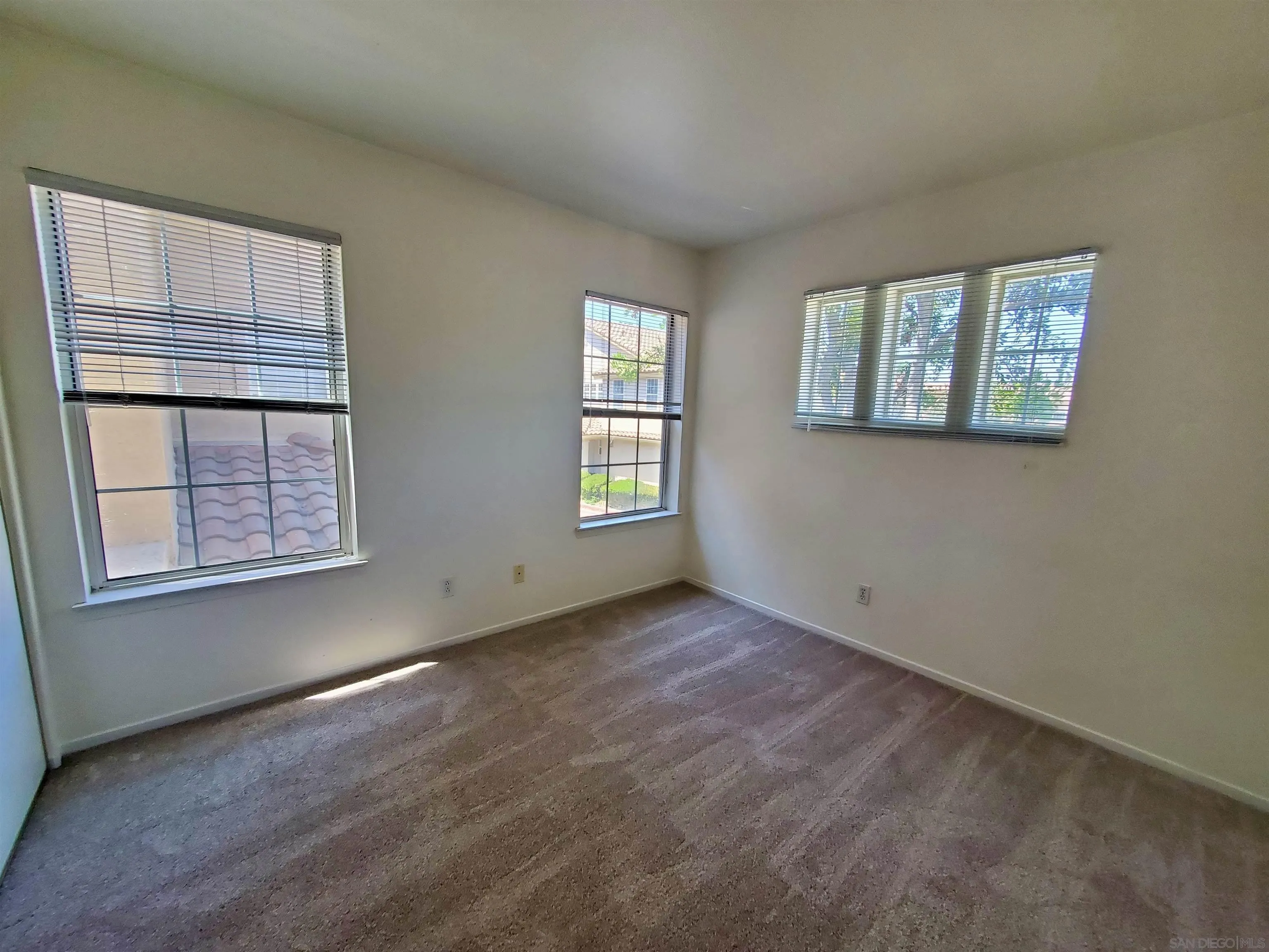 https://cdn.realtyfeed.com/cdn/127/250036102/4a97304ae1cf0a8d3b980dc276e8a1a1.webp