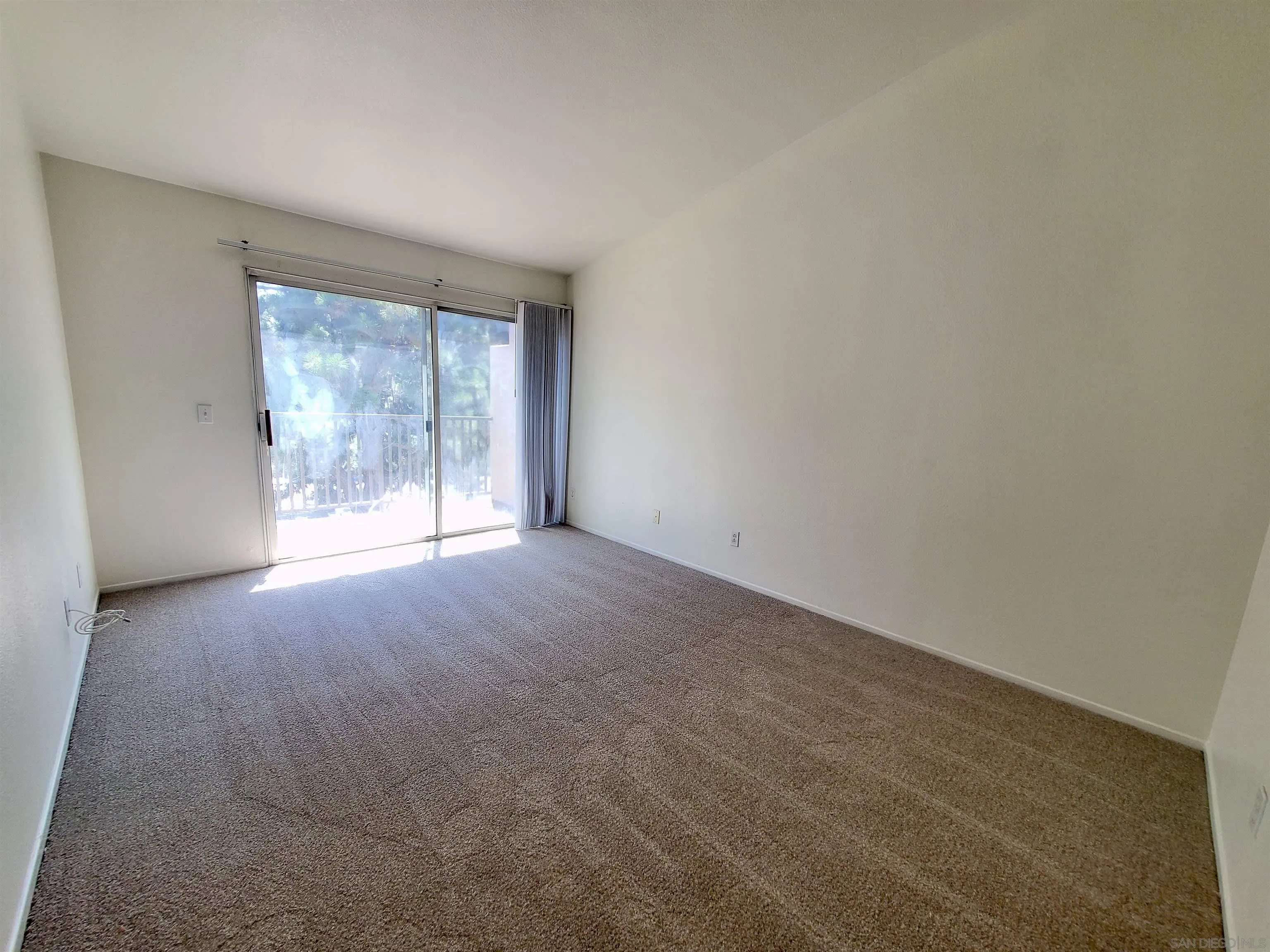https://cdn.realtyfeed.com/cdn/127/250036102/8ba8dece4ca1b4580ecc92ee2c34b8f0.webp