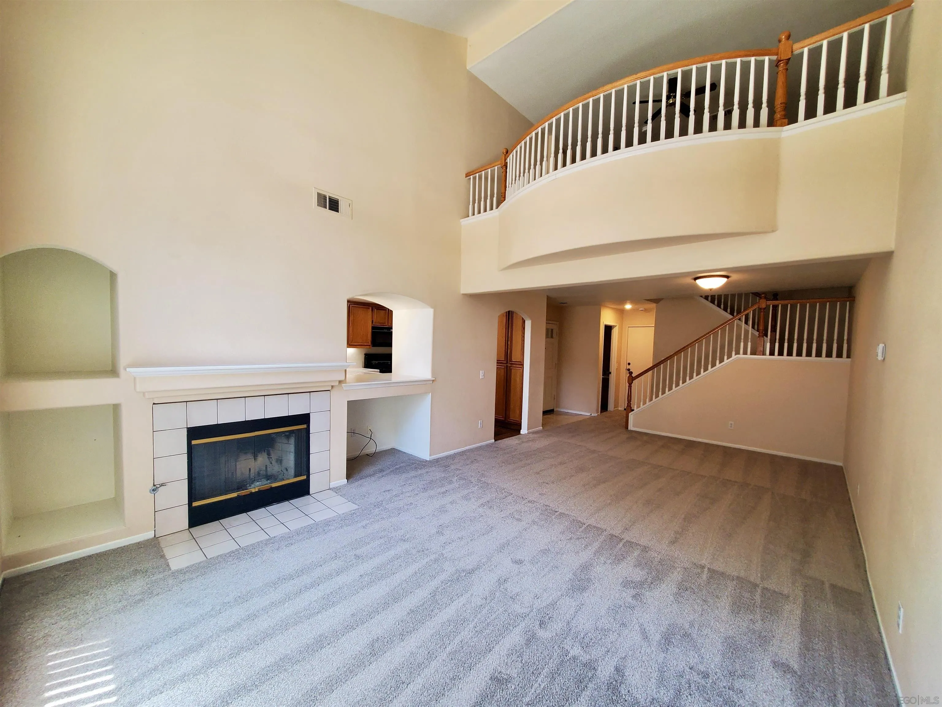 https://cdn.realtyfeed.com/cdn/127/250036102/dfb4f59ff8f8ab96628838ca0b356582.webp