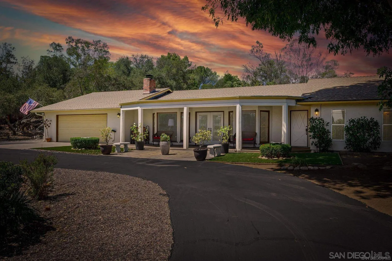 https://cdn.realtyfeed.com/cdn/127/250036108/0defeead90156e4f5330330d511b2e10.webp