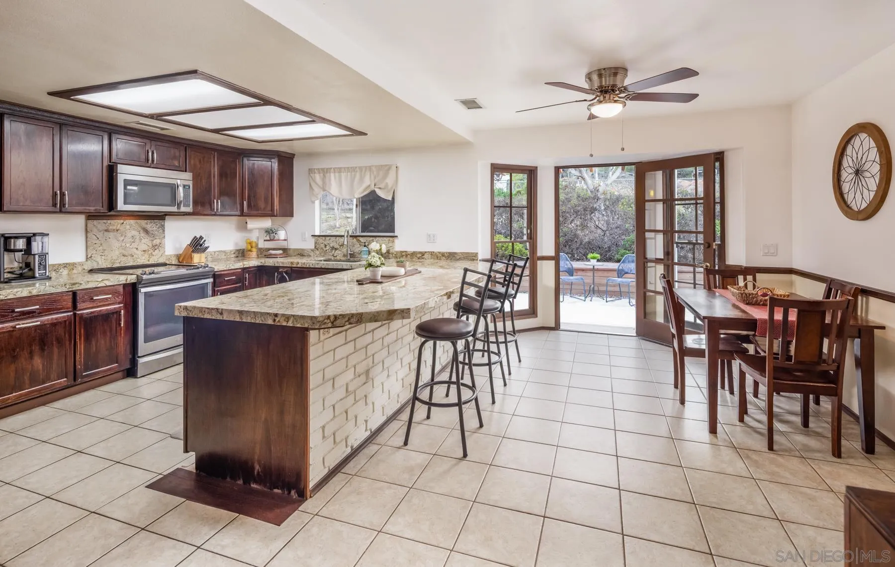 https://cdn.realtyfeed.com/cdn/127/250036108/7d1e4b5f3d0ee485e25d1608df7cfbcf.webp