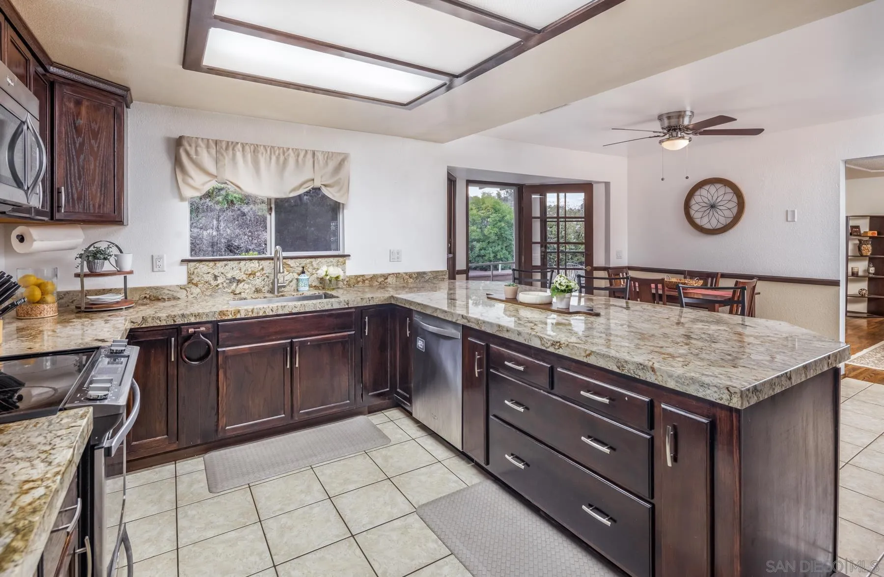 https://cdn.realtyfeed.com/cdn/127/250036108/acea749a2a49fb3a7ac206449d1d9e72.webp