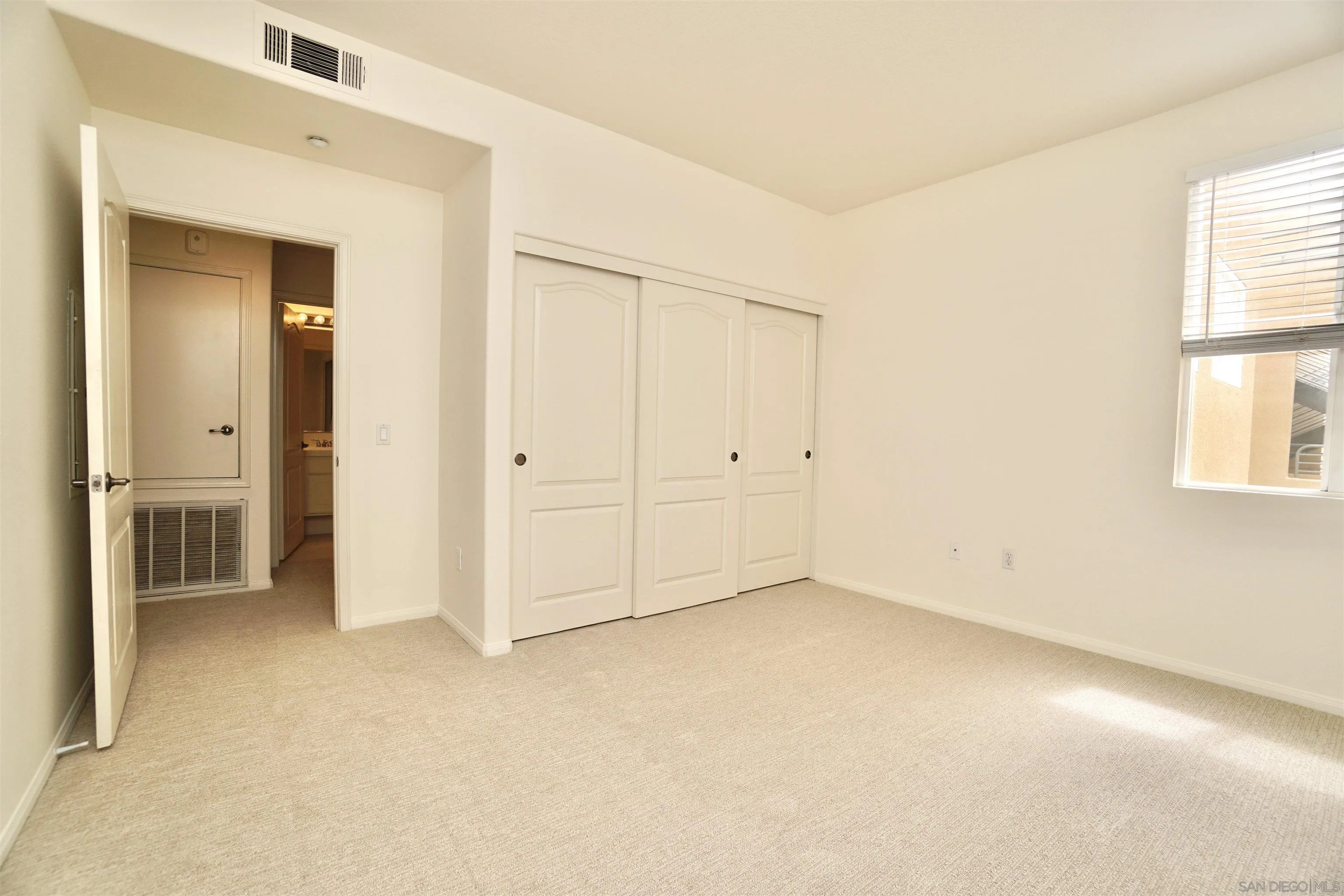 https://cdn.realtyfeed.com/cdn/127/250036110/5a4f931831724728086b48bf6d97a8f2.webp