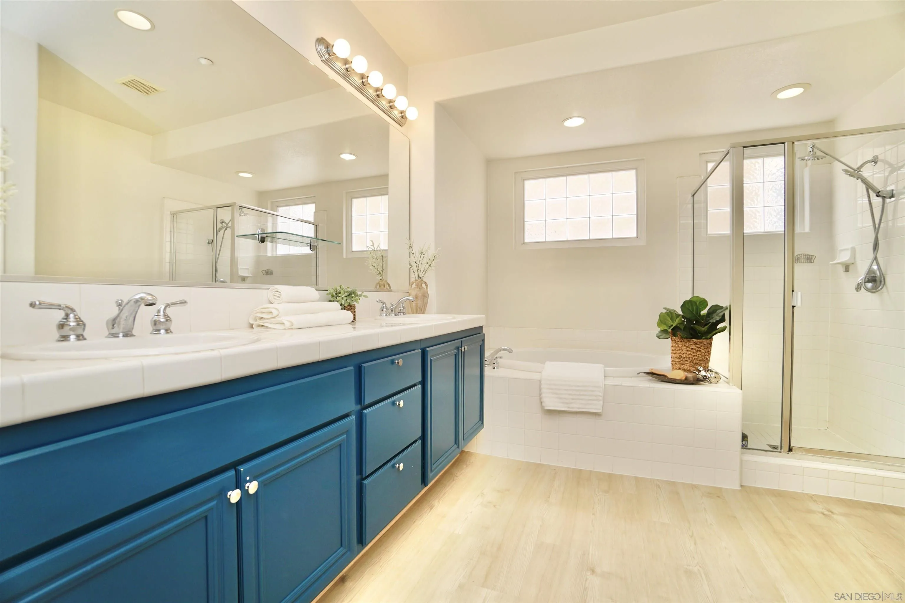 https://cdn.realtyfeed.com/cdn/127/250036110/adca1db471b5a6edbedf0377093362bc.webp
