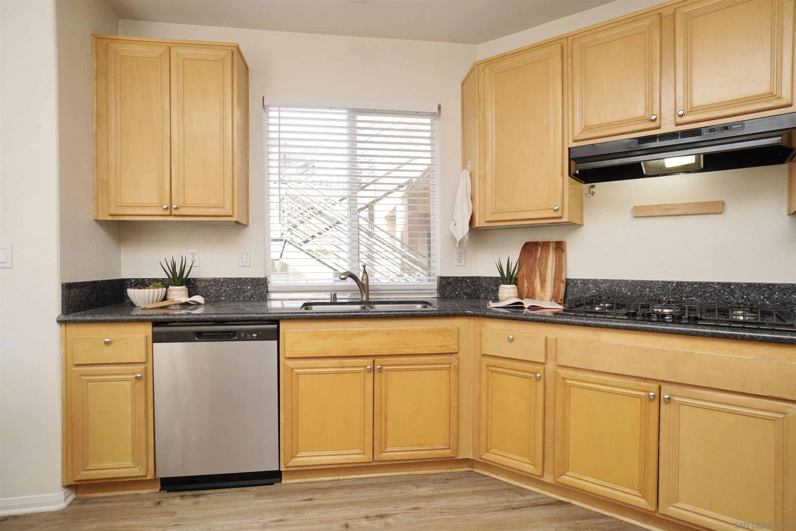 https://cdn.realtyfeed.com/cdn/127/250036110/c4ce5af8b4130f4d73a399f9aa247d5d.webp
