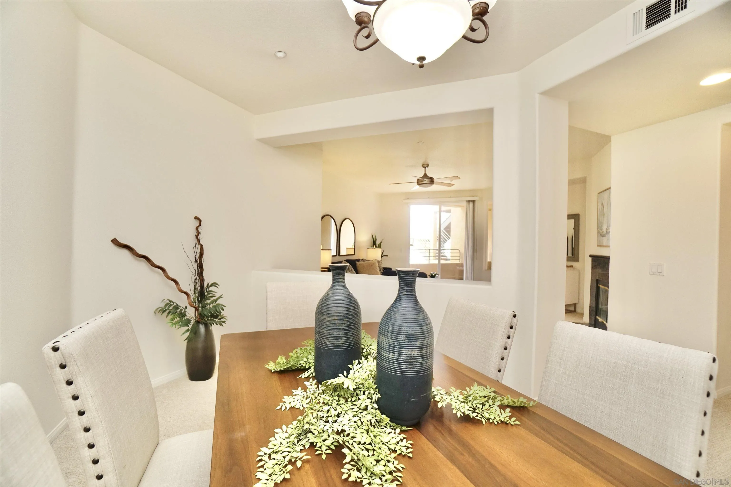 https://cdn.realtyfeed.com/cdn/127/250036110/c7ccea244352b3fe5dd755899226eb1d.webp