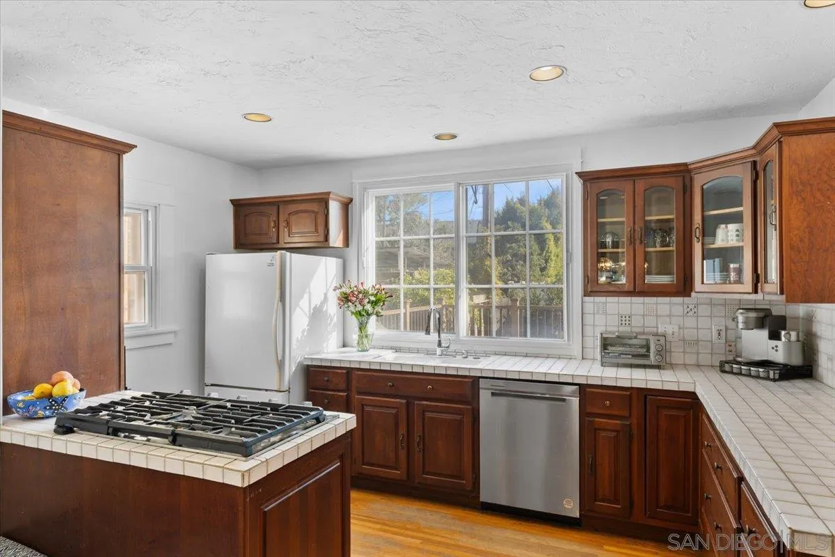 https://cdn.realtyfeed.com/cdn/127/250036112/0efbbfbb415b98c864e6a8141076aad8.webp