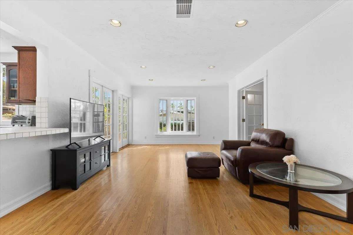 https://cdn.realtyfeed.com/cdn/127/250036112/2510732988d306d266405cd86d04c889.webp