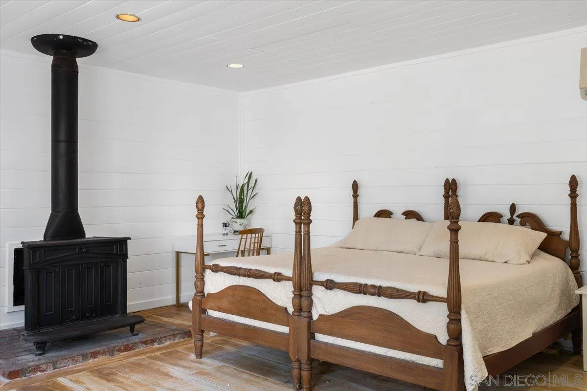 https://cdn.realtyfeed.com/cdn/127/250036112/30f17fbf2d04c1d99a24b32de09bfb96.webp