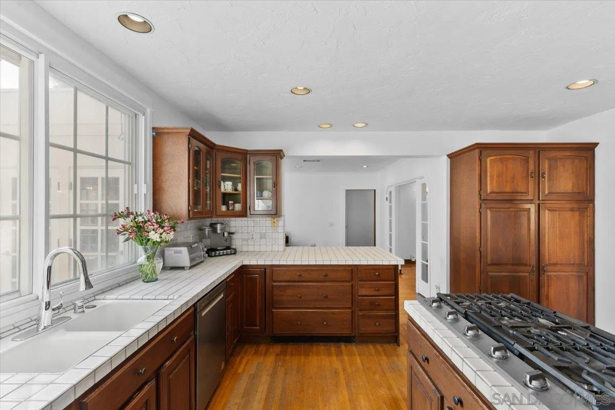 https://cdn.realtyfeed.com/cdn/127/250036112/5c4ed05375e67eeeac44d91309190a46.webp